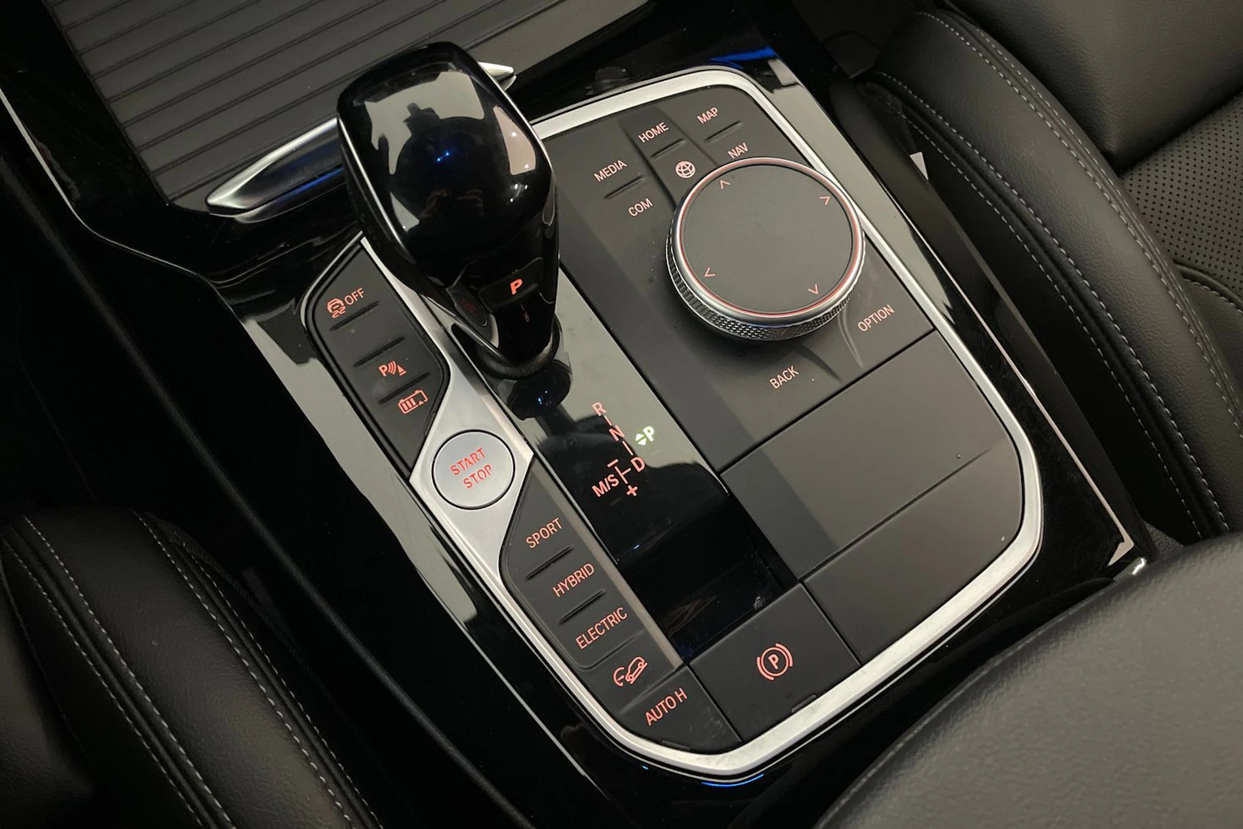 Valkoinen BMW X3 2022 kuva 16.