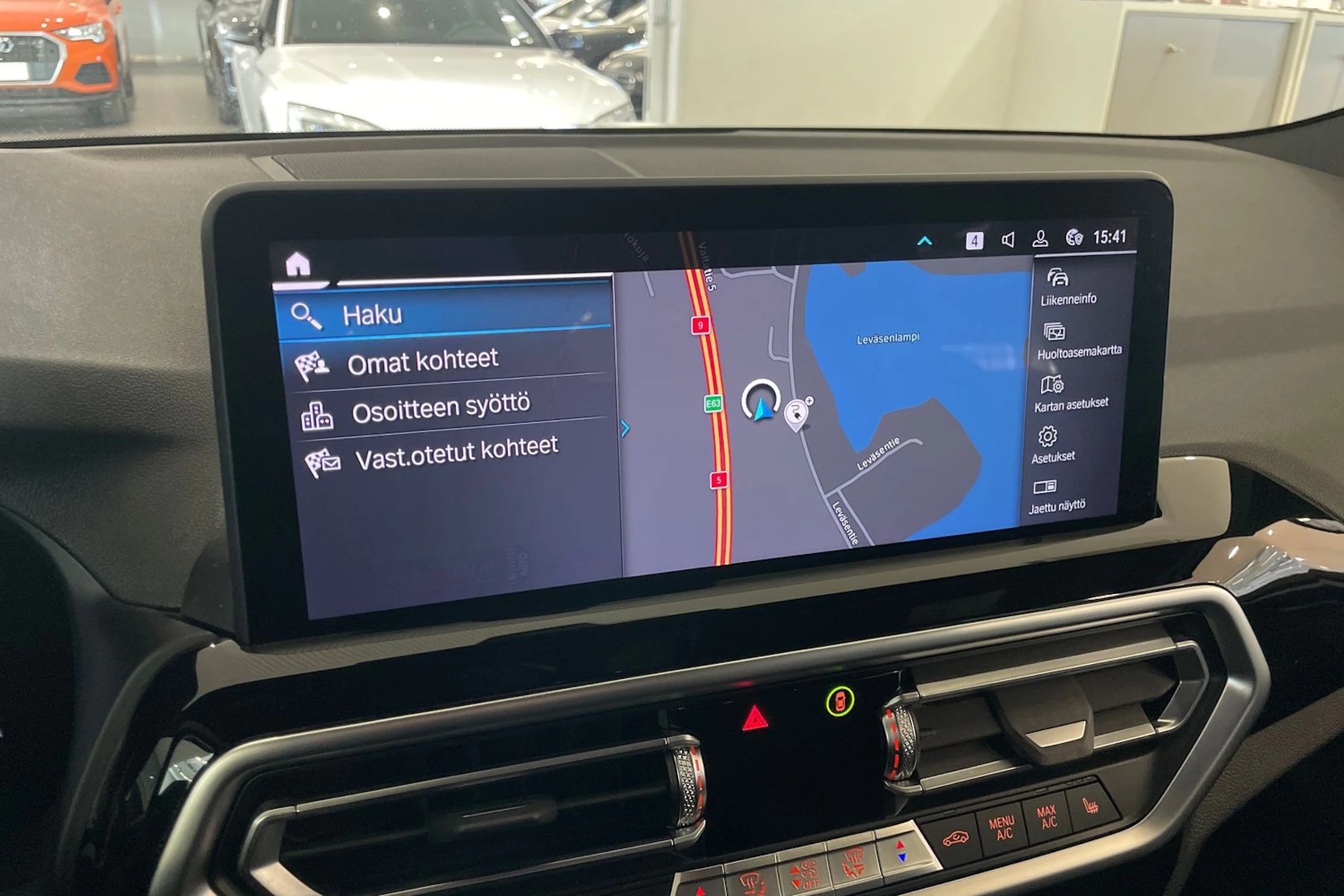 Valkoinen BMW X3 2022 kuva 22.