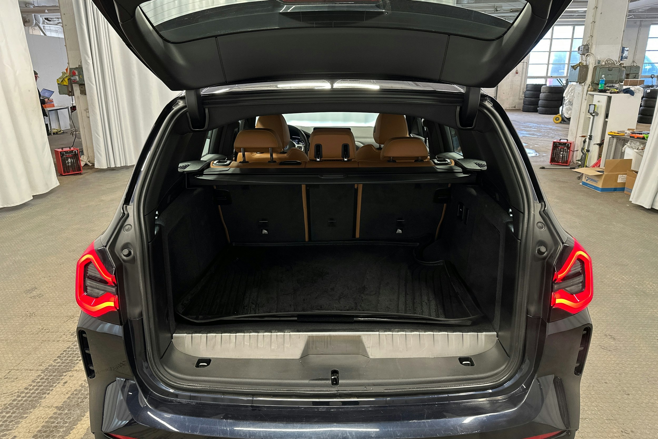 musta BMW X3 2022 kuva 28.