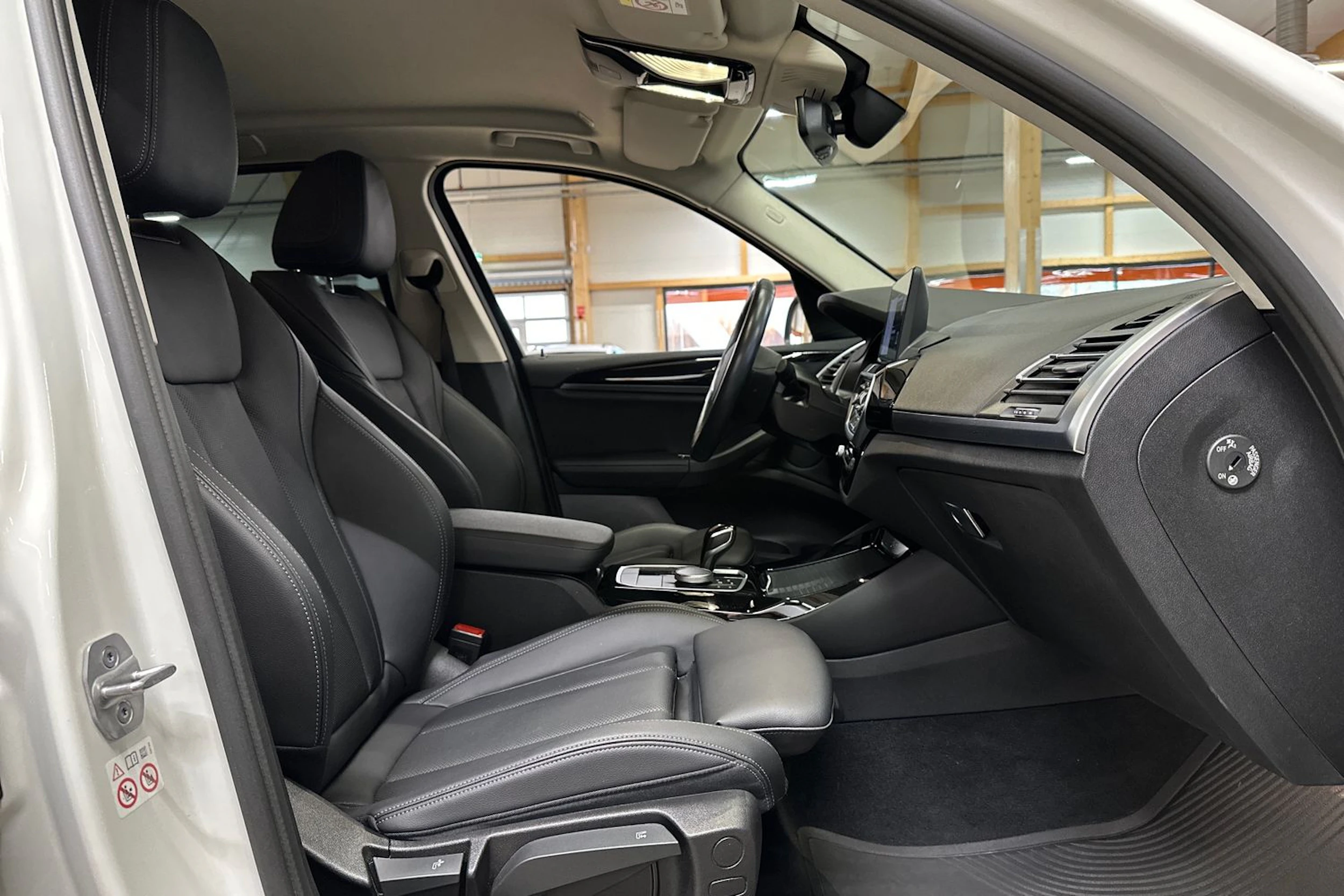 met. valkoinen BMW X3 2022 kuva 11.