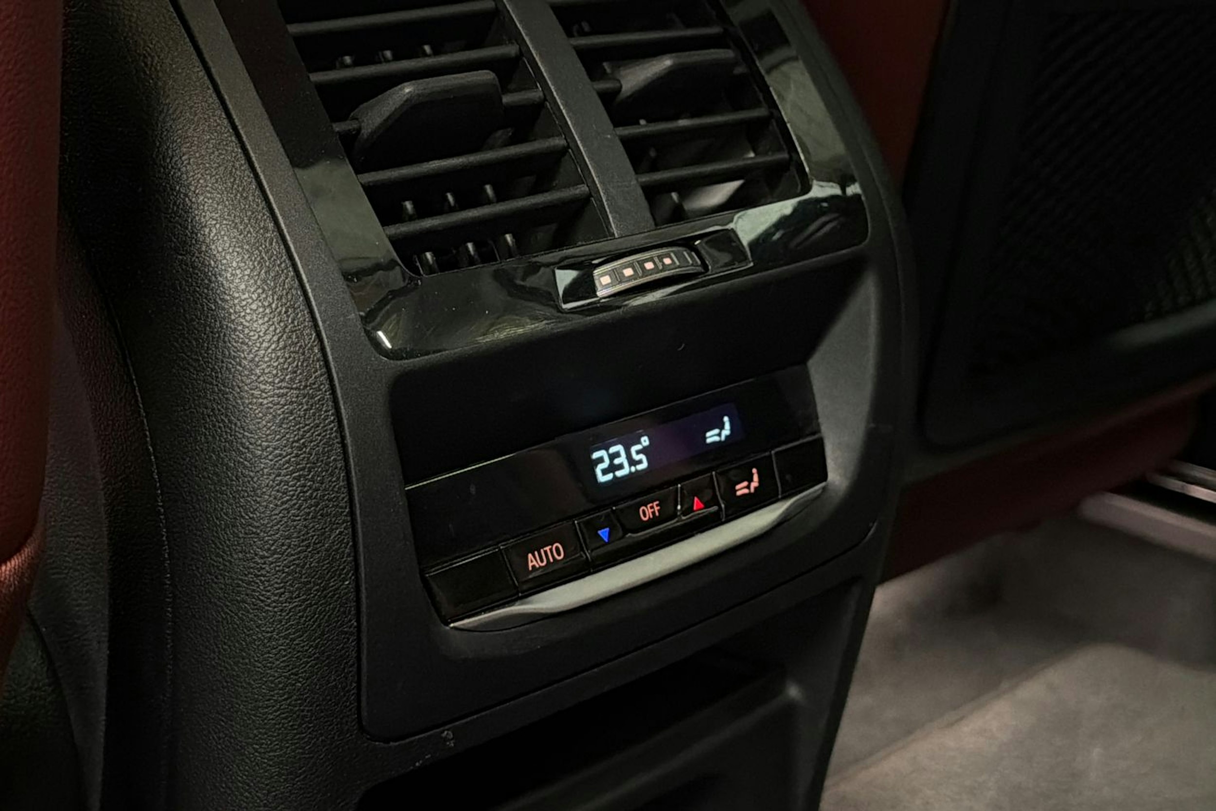 harmaa BMW X3 2022 kuva 32.