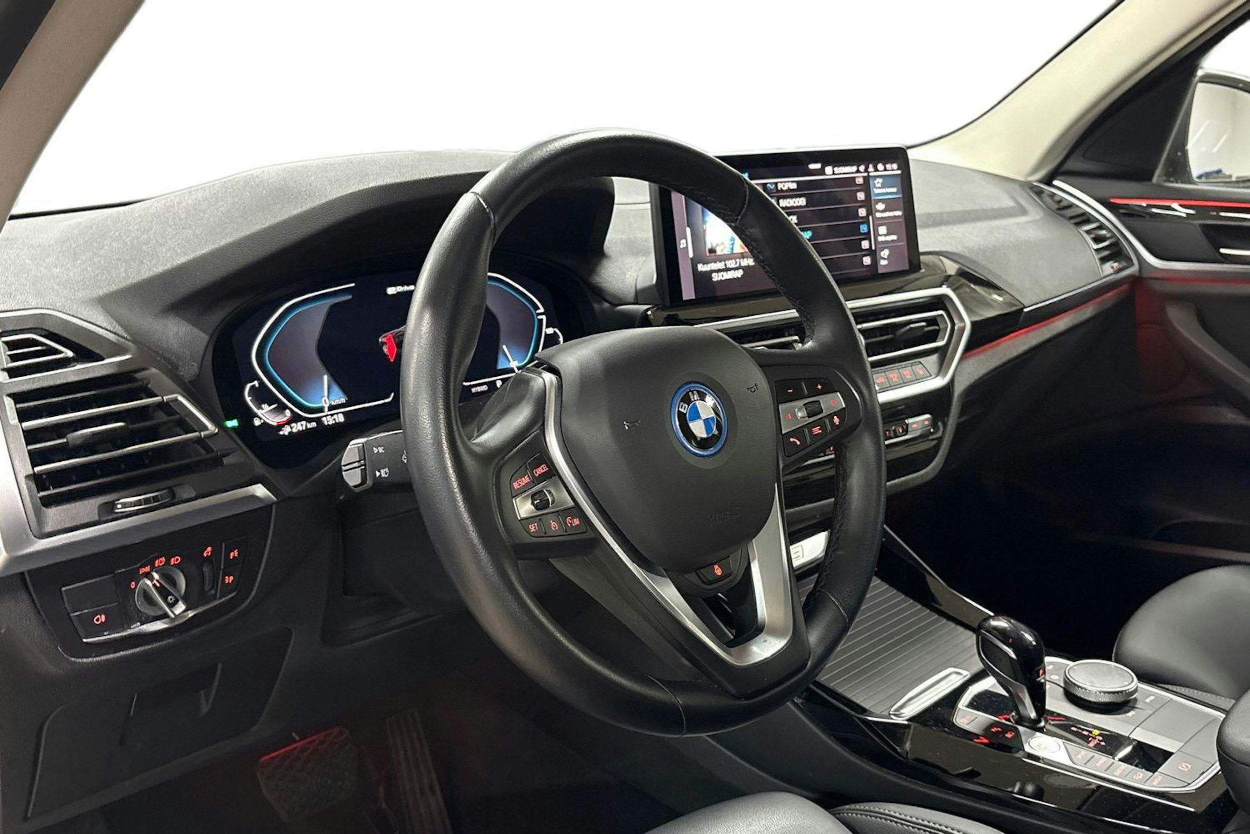 Valkoinen BMW X3 2022 kuva 7.