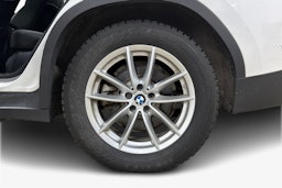 Valkoinen BMW X3 2022 kuva 11.