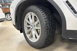 Valkoinen BMW X3 2022 kuva 13.
