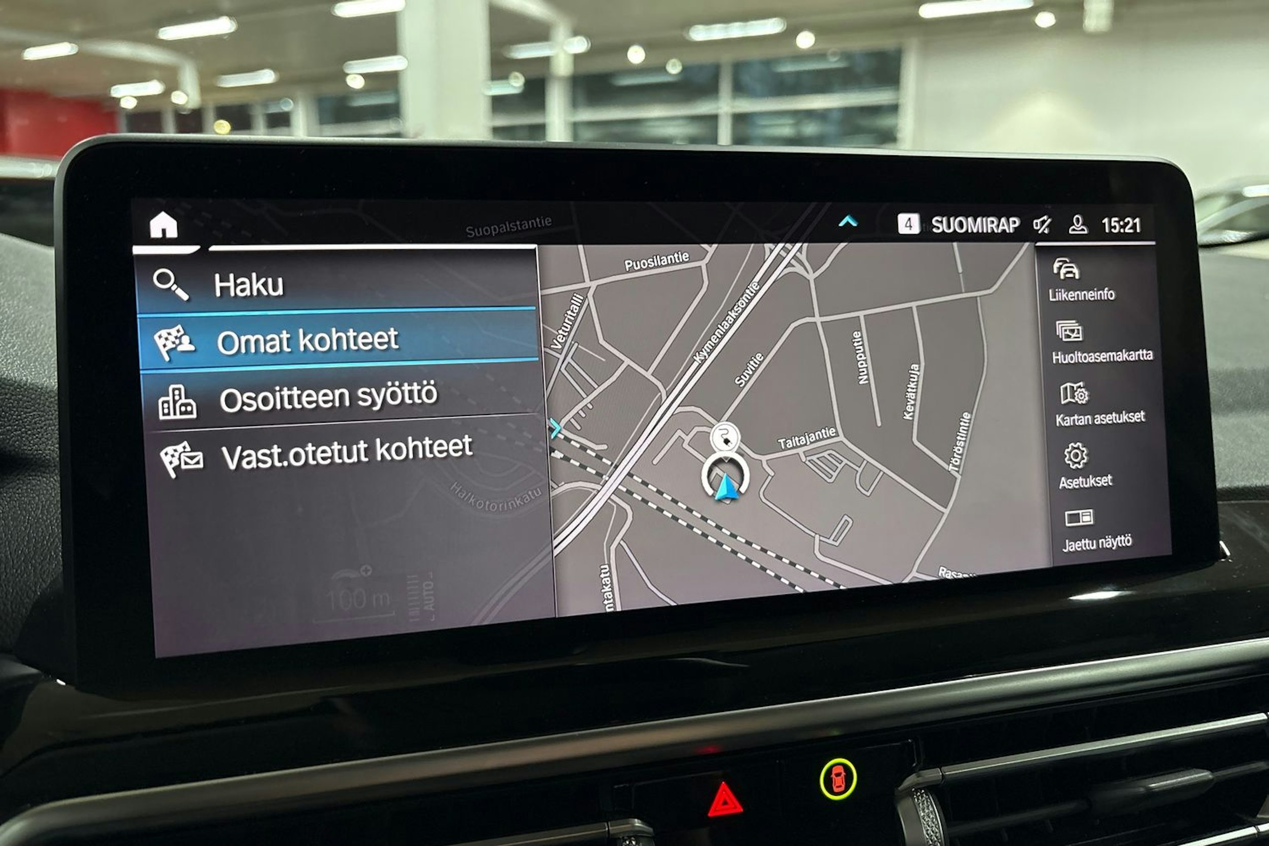 Valkoinen BMW X3 2022 kuva 19.