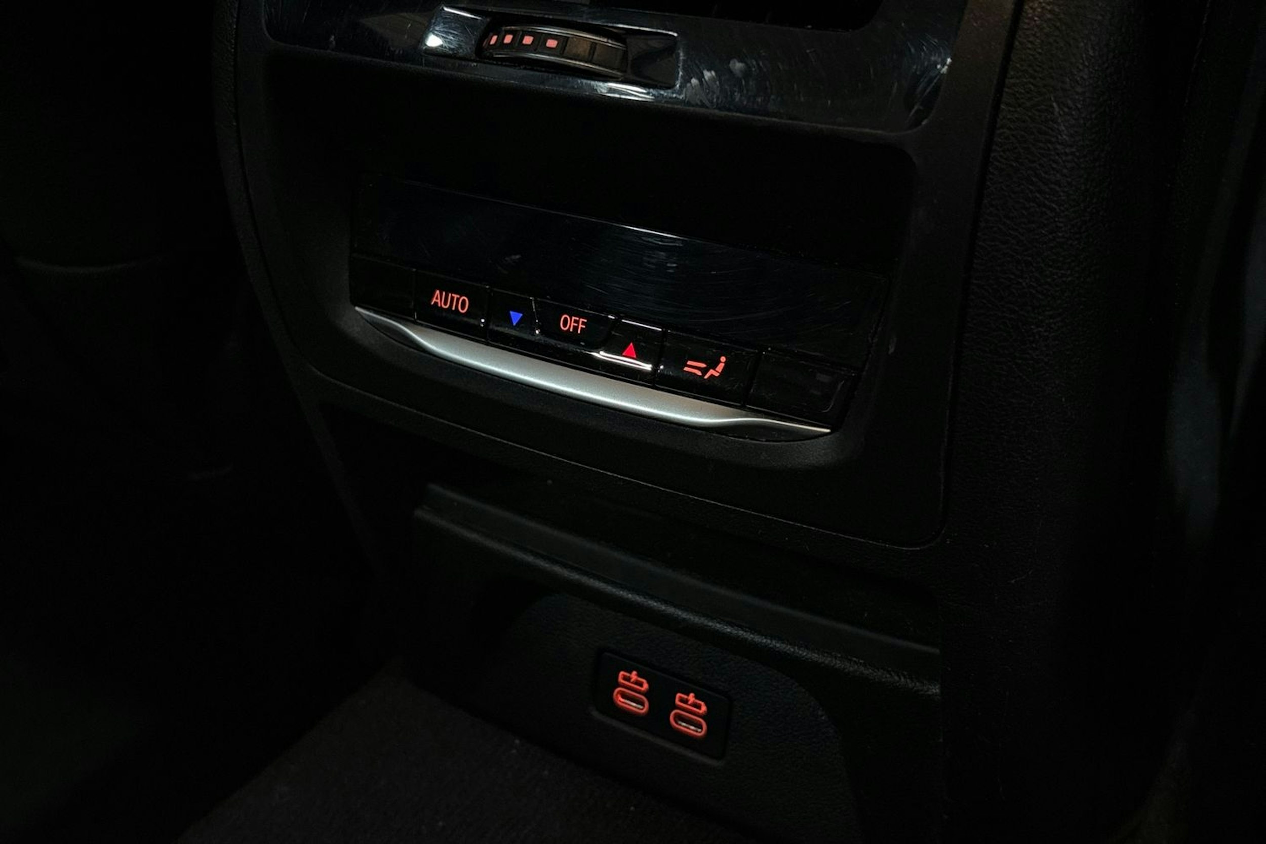 Valkoinen BMW X3 2022 kuva 27.