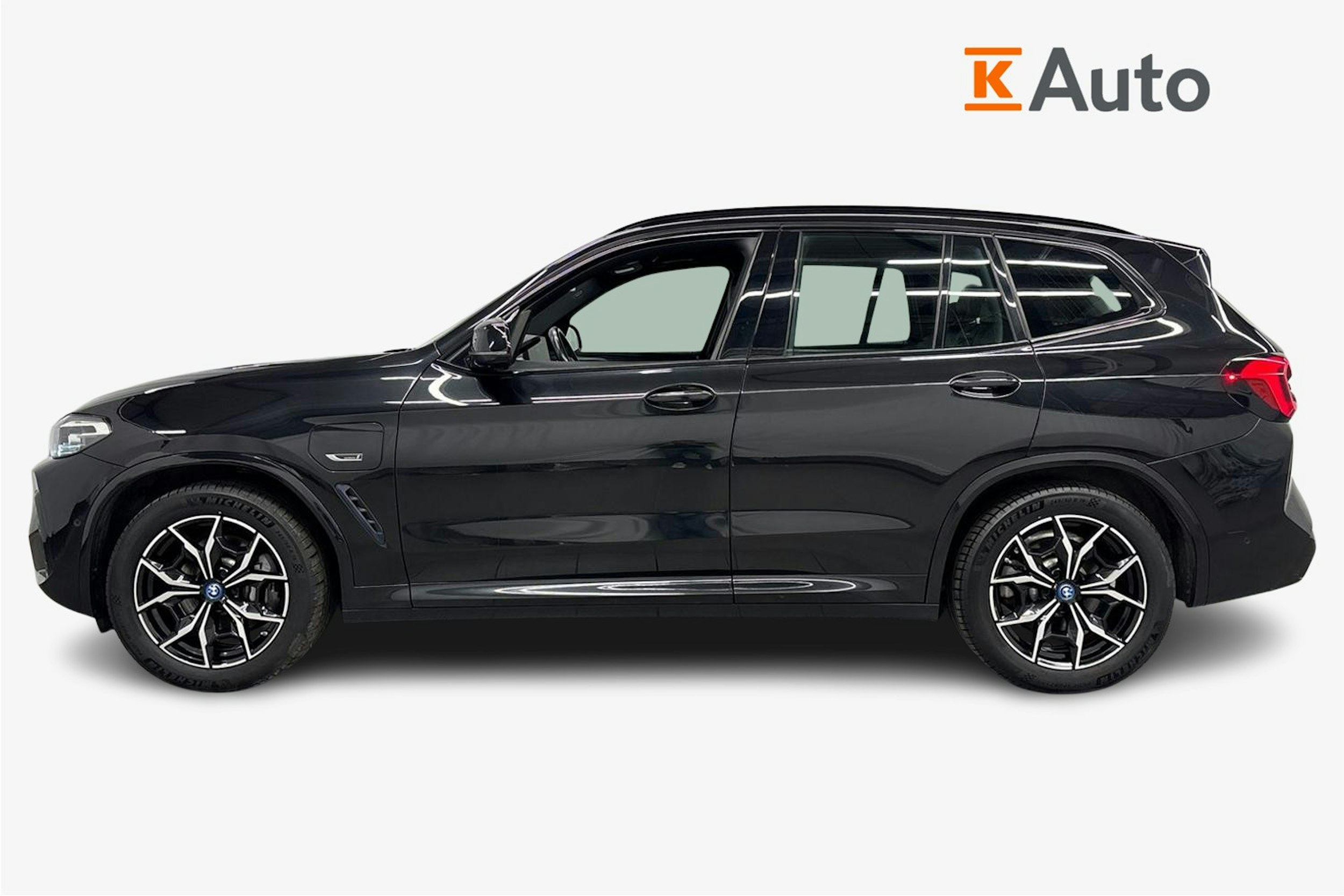 musta BMW X3 2022 kuva 6.