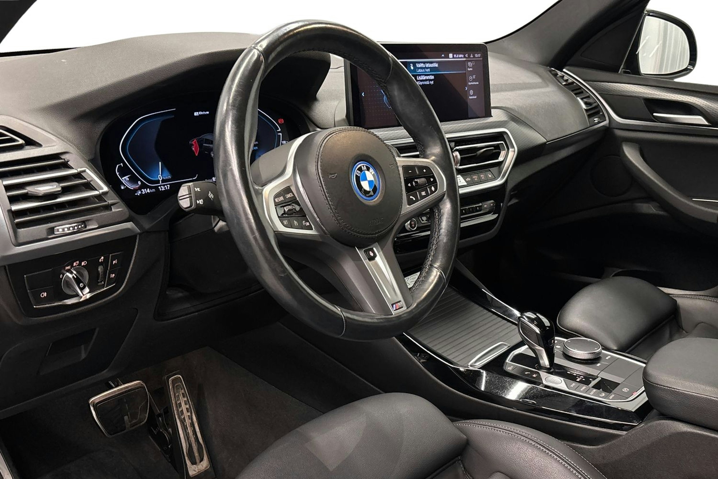 musta BMW X3 2022 kuva 7.