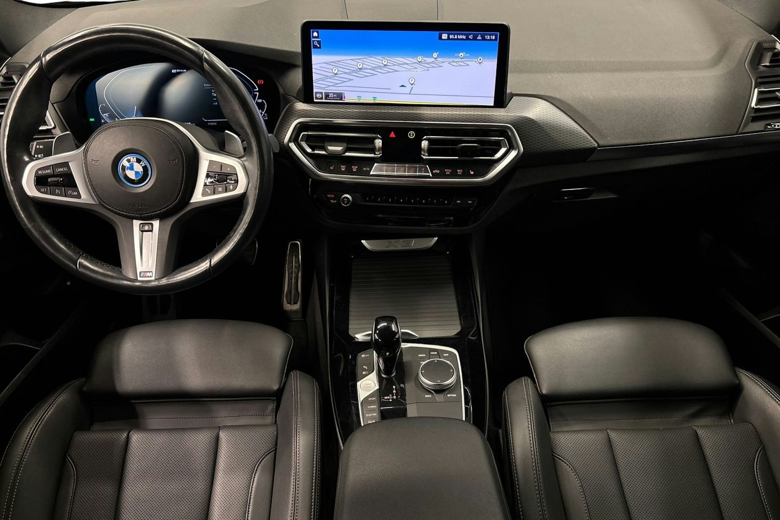 musta BMW X3 2022 kuva 9.
