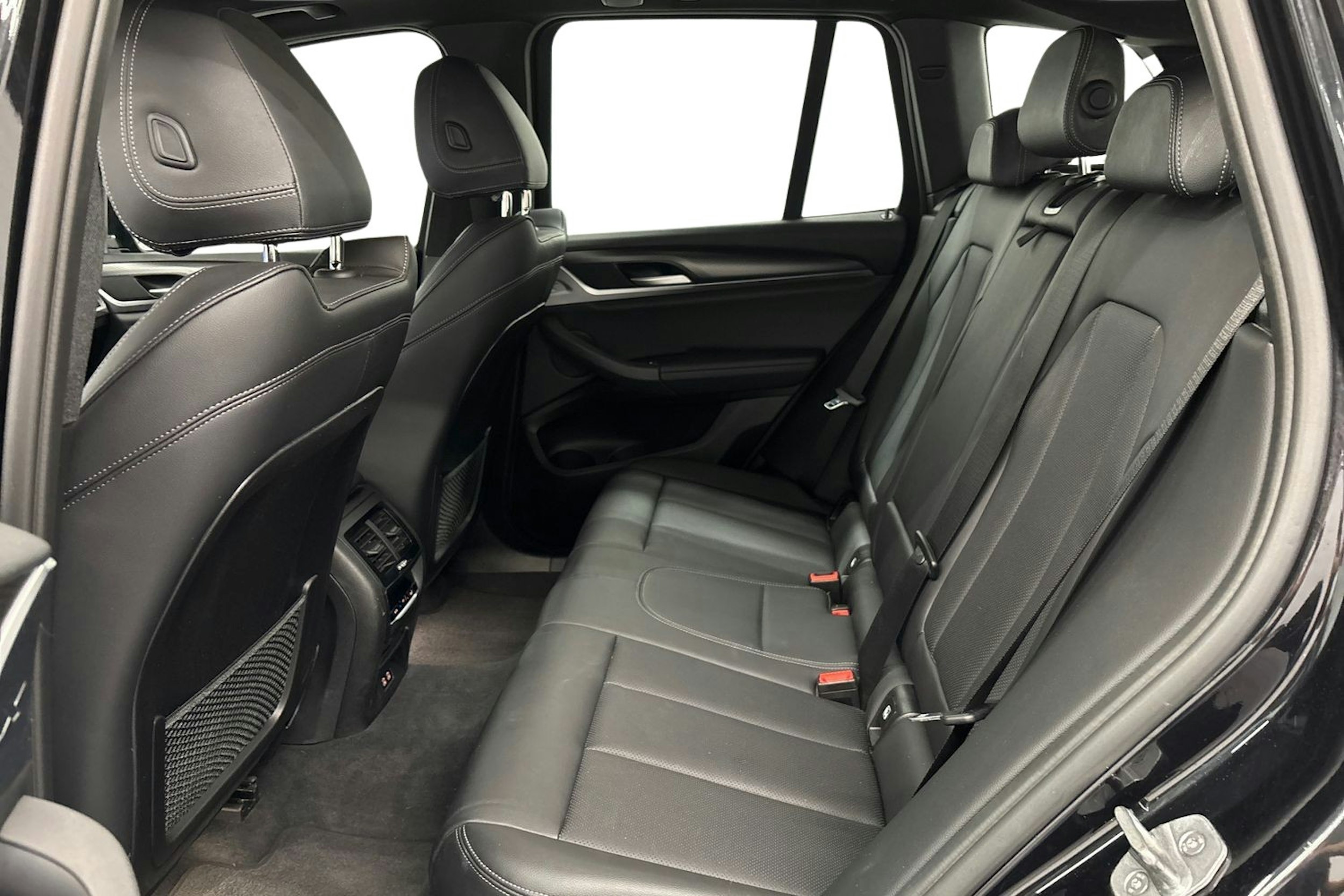 musta BMW X3 2022 kuva 10.