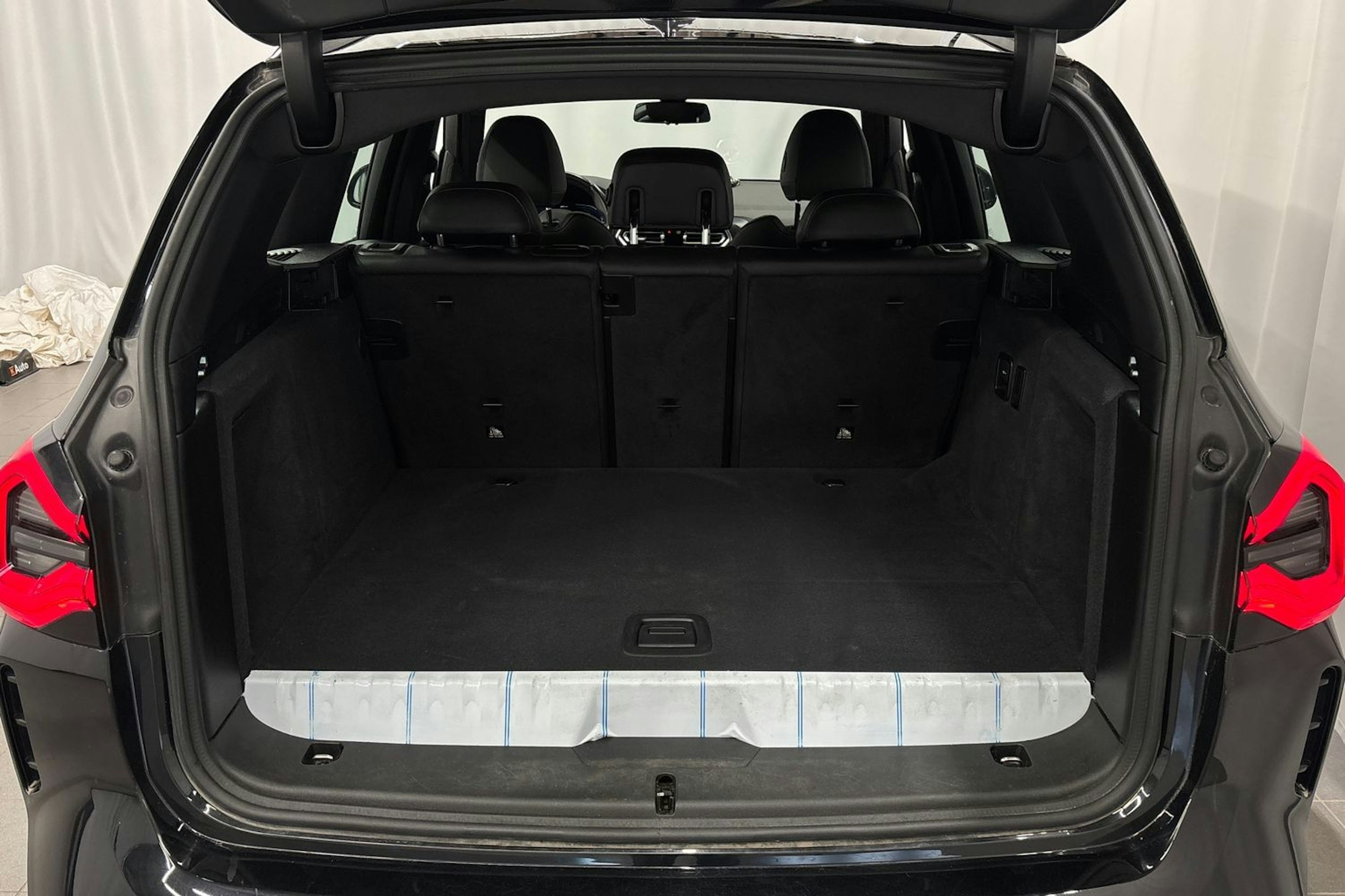 musta BMW X3 2022 kuva 16.