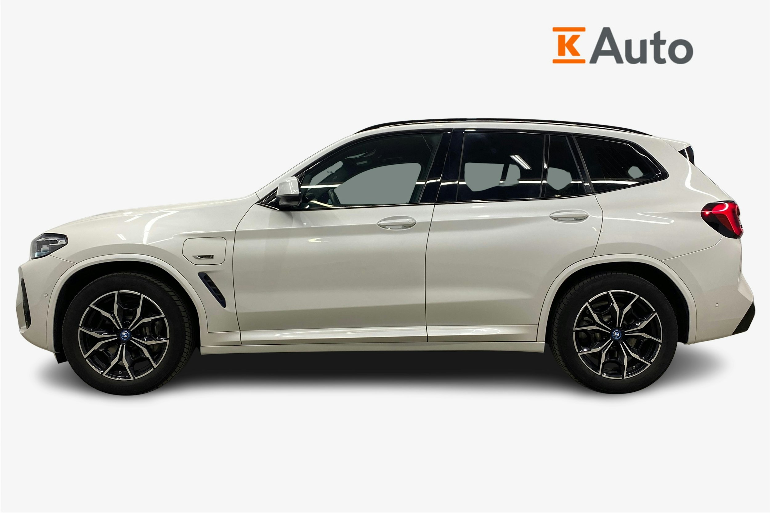 valkoinen BMW X3 2022 kuva 6.