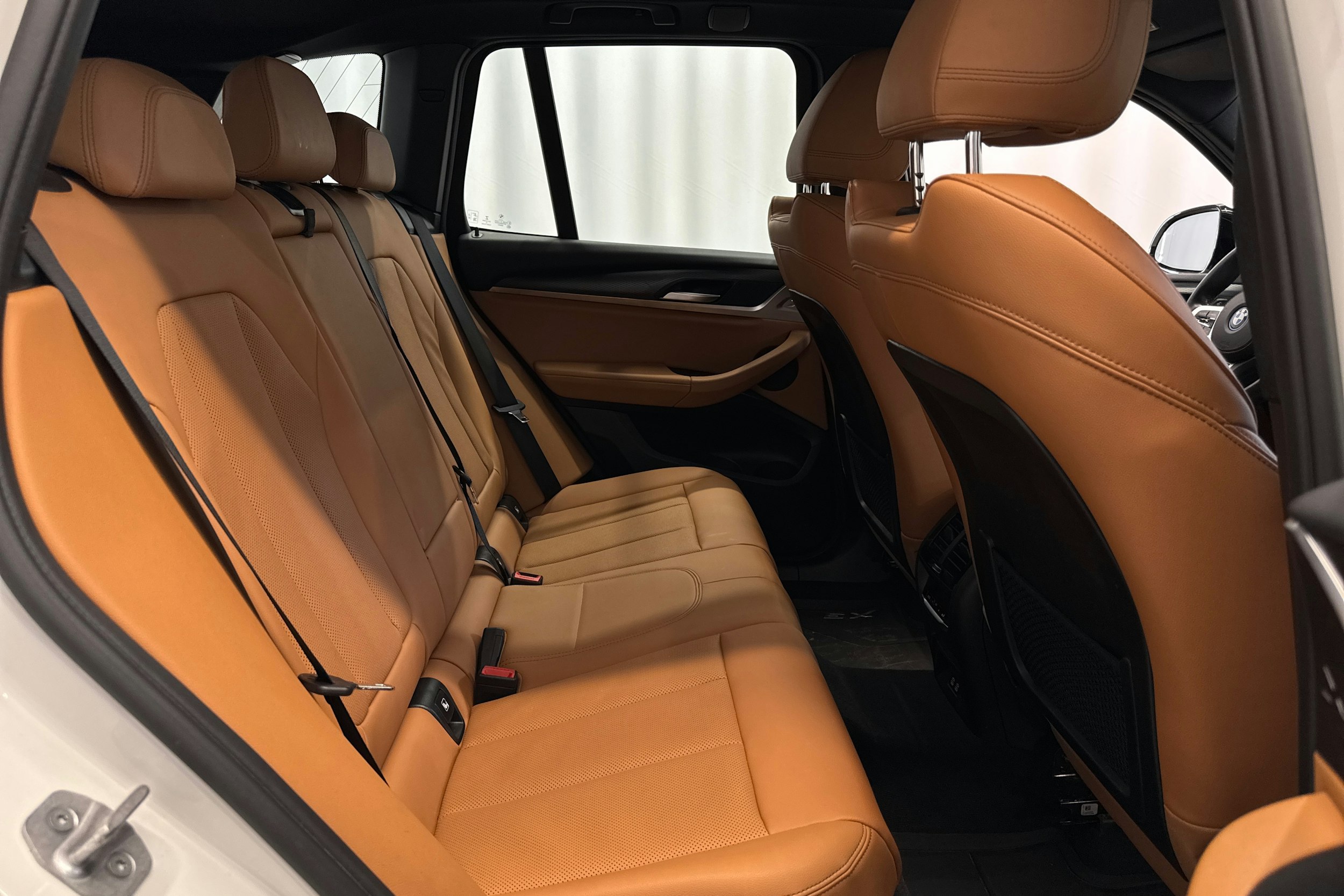 valkoinen BMW X3 2022 kuva 14.