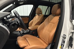 valkoinen BMW X3 2023 kuva 17.