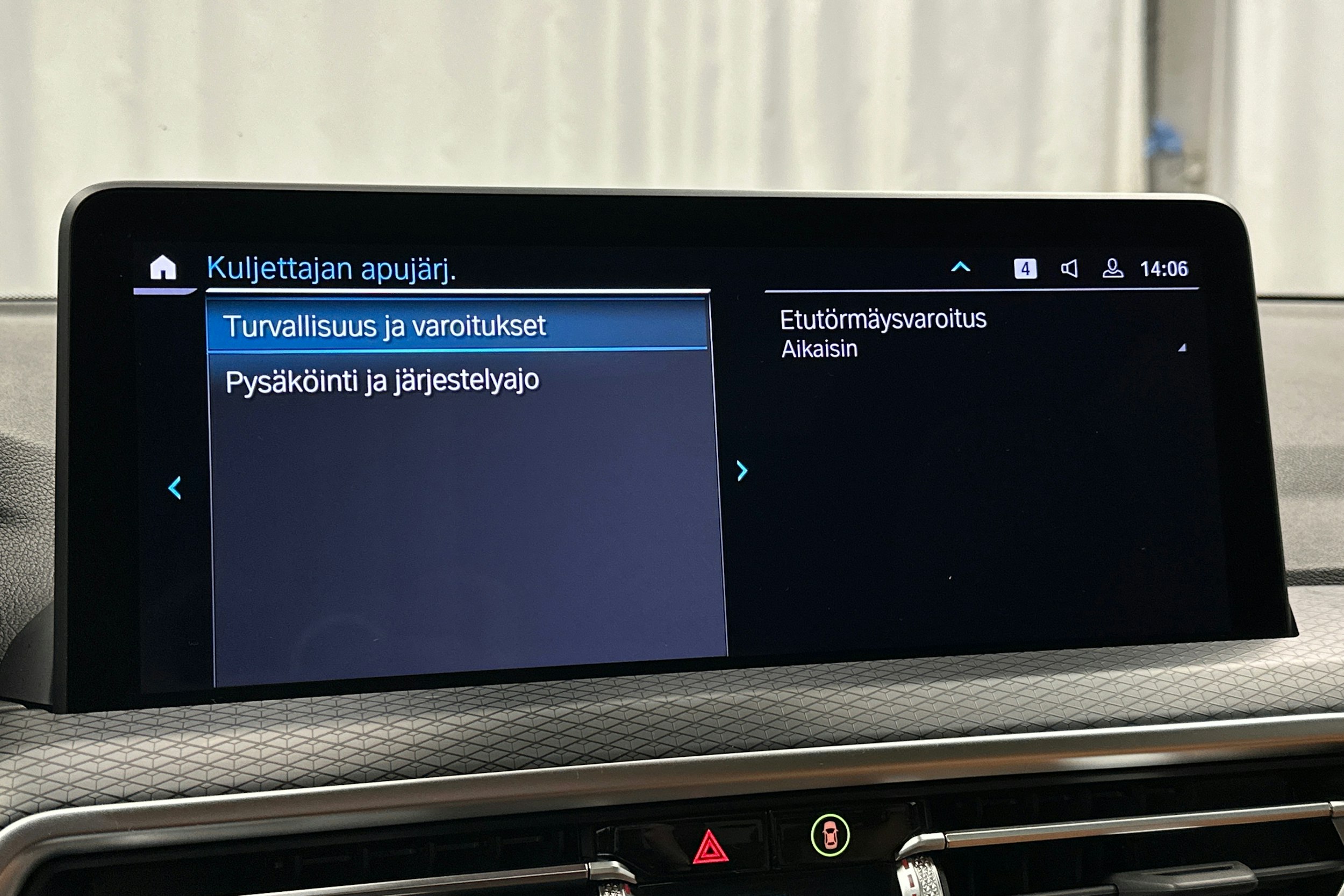 valkoinen BMW X3 2023 kuva 26.