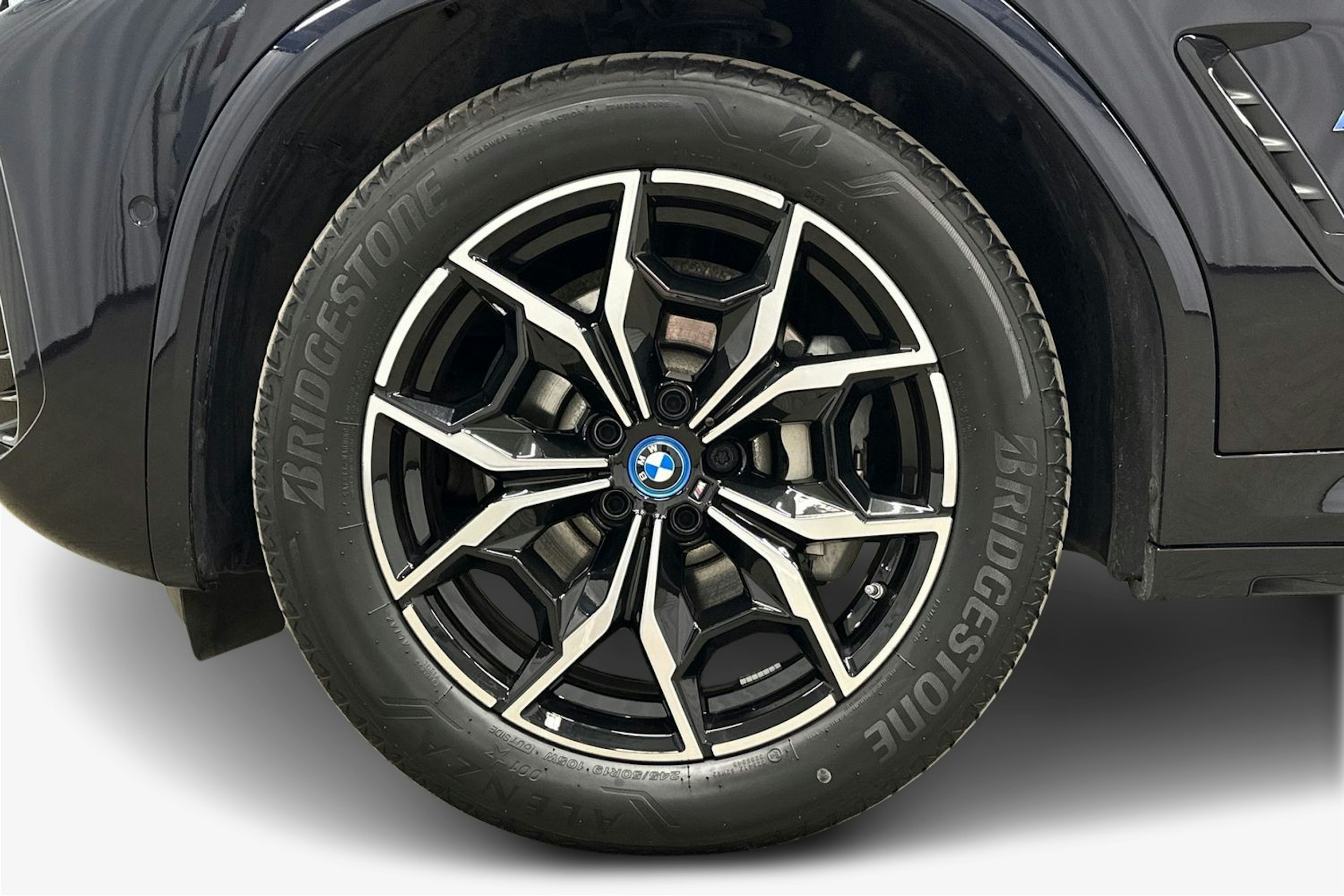 musta BMW X3 2023 kuva 11.