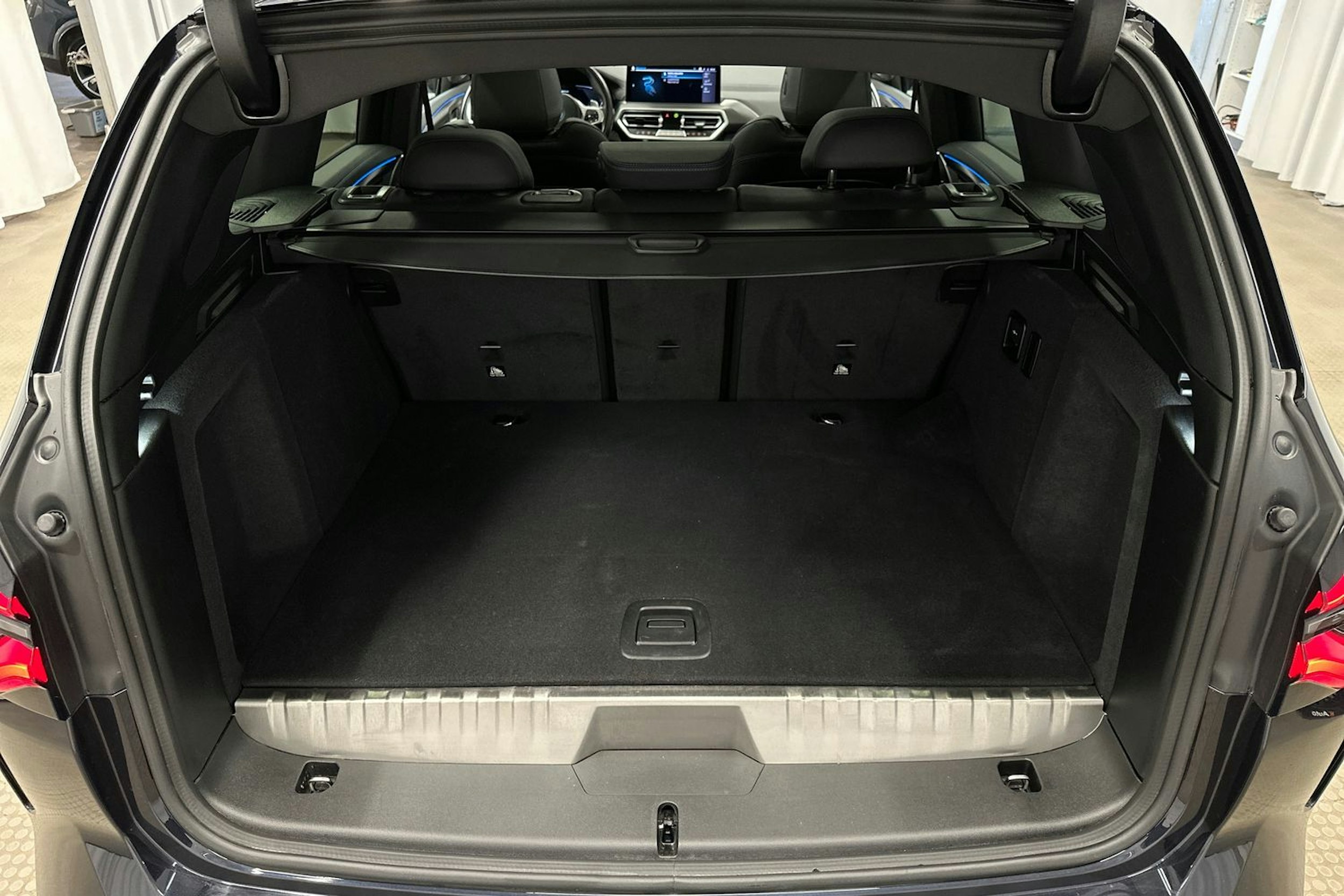 musta BMW X3 2023 kuva 14.