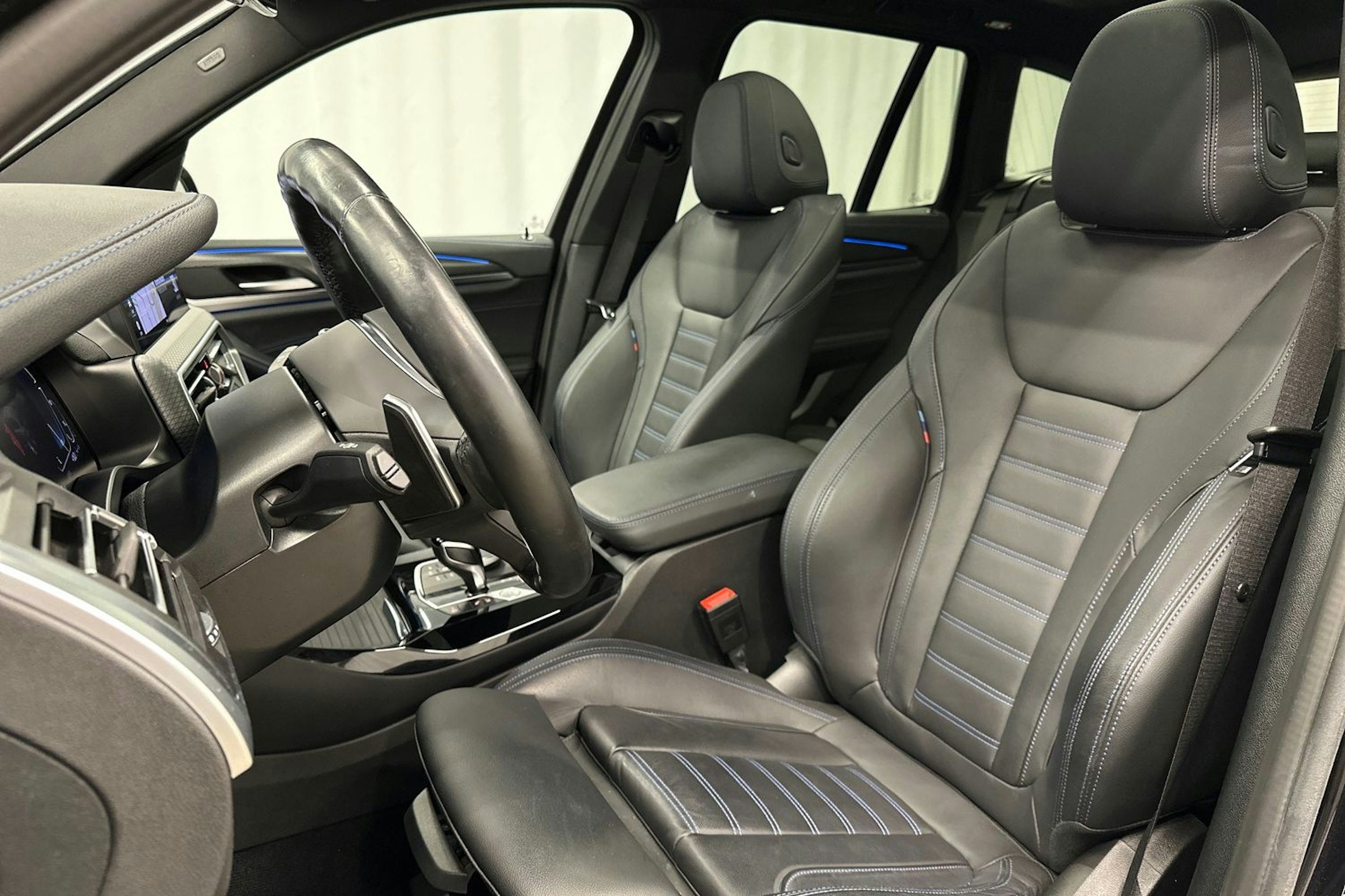 musta BMW X3 2023 kuva 19.