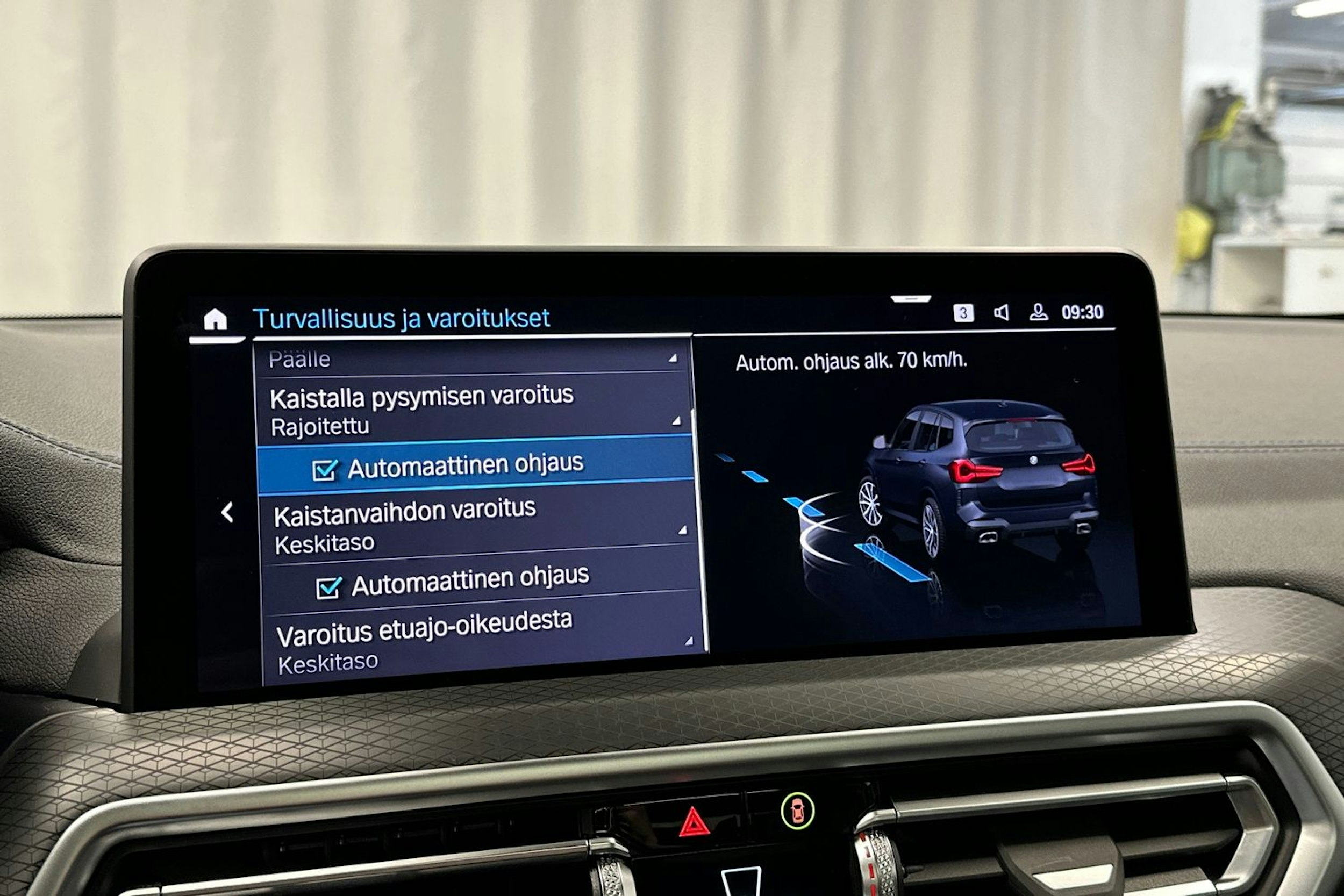 musta BMW X3 2023 kuva 28.