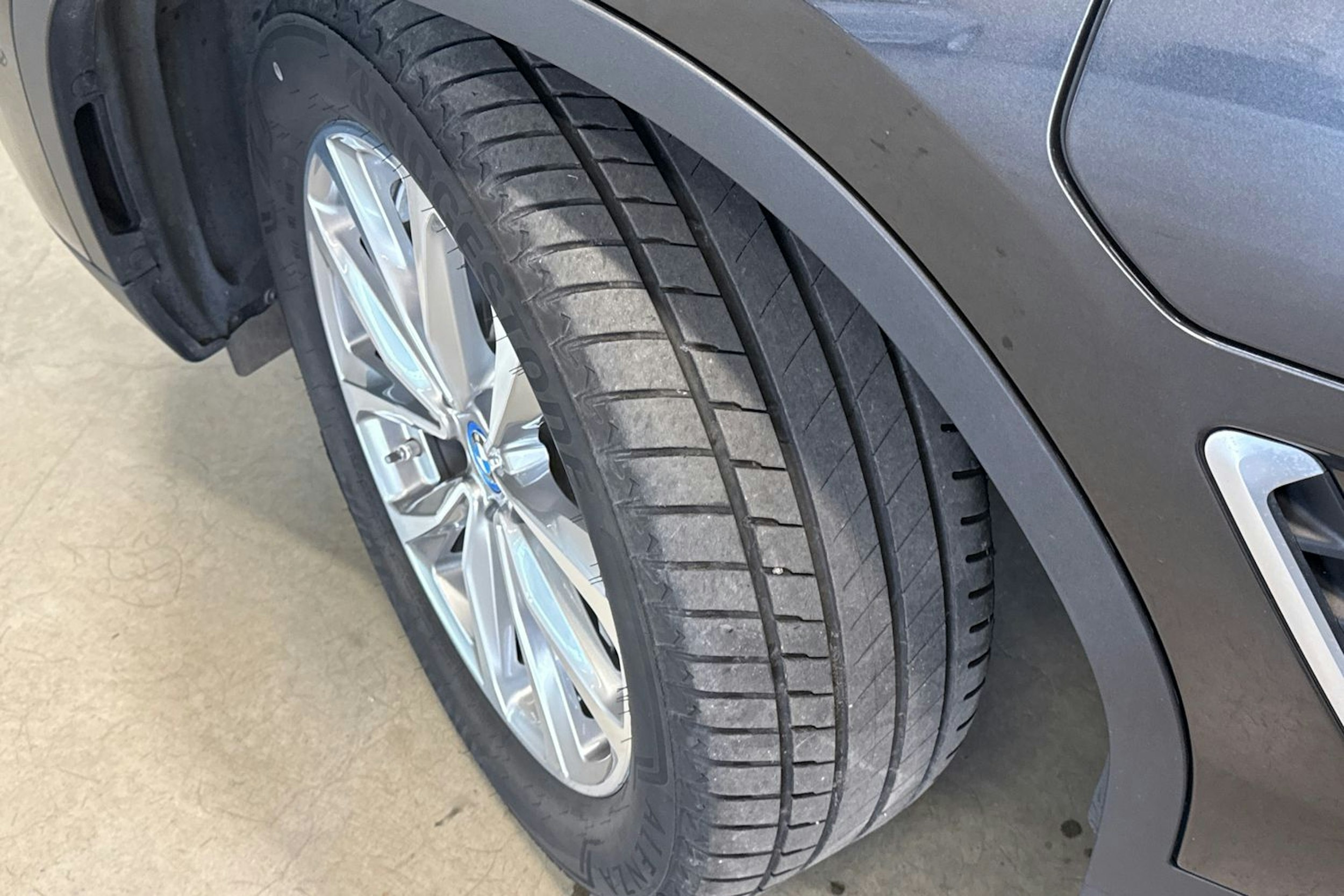 harmaa BMW X3 2023 kuva 13.