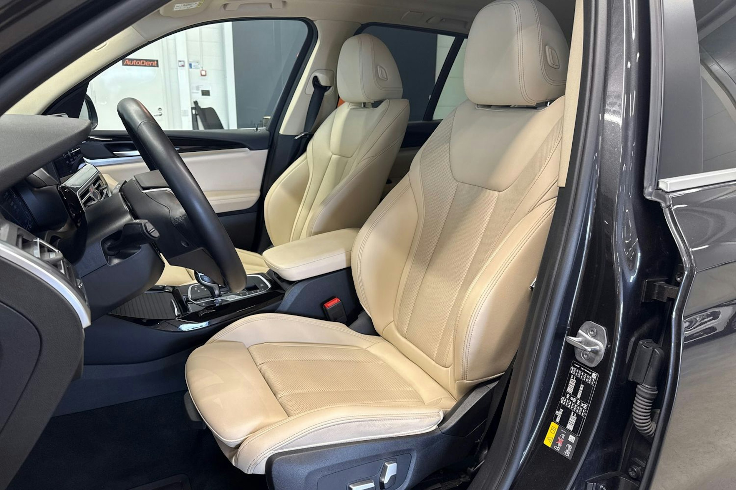 harmaa BMW X3 2023 kuva 23.