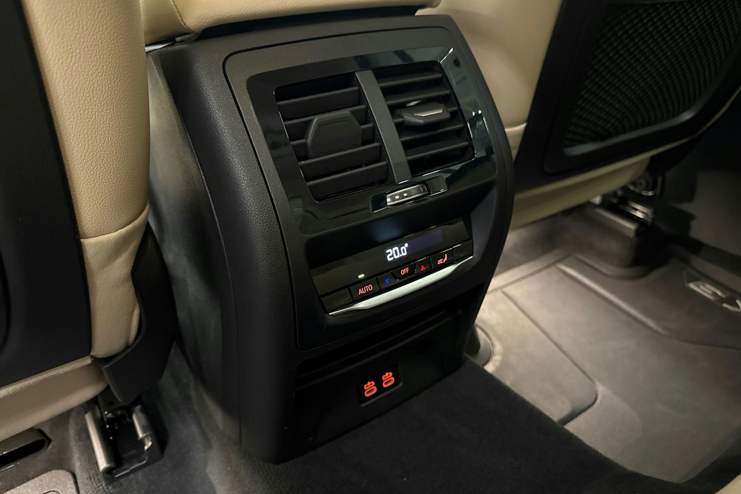 harmaa BMW X3 2023 kuva 24.