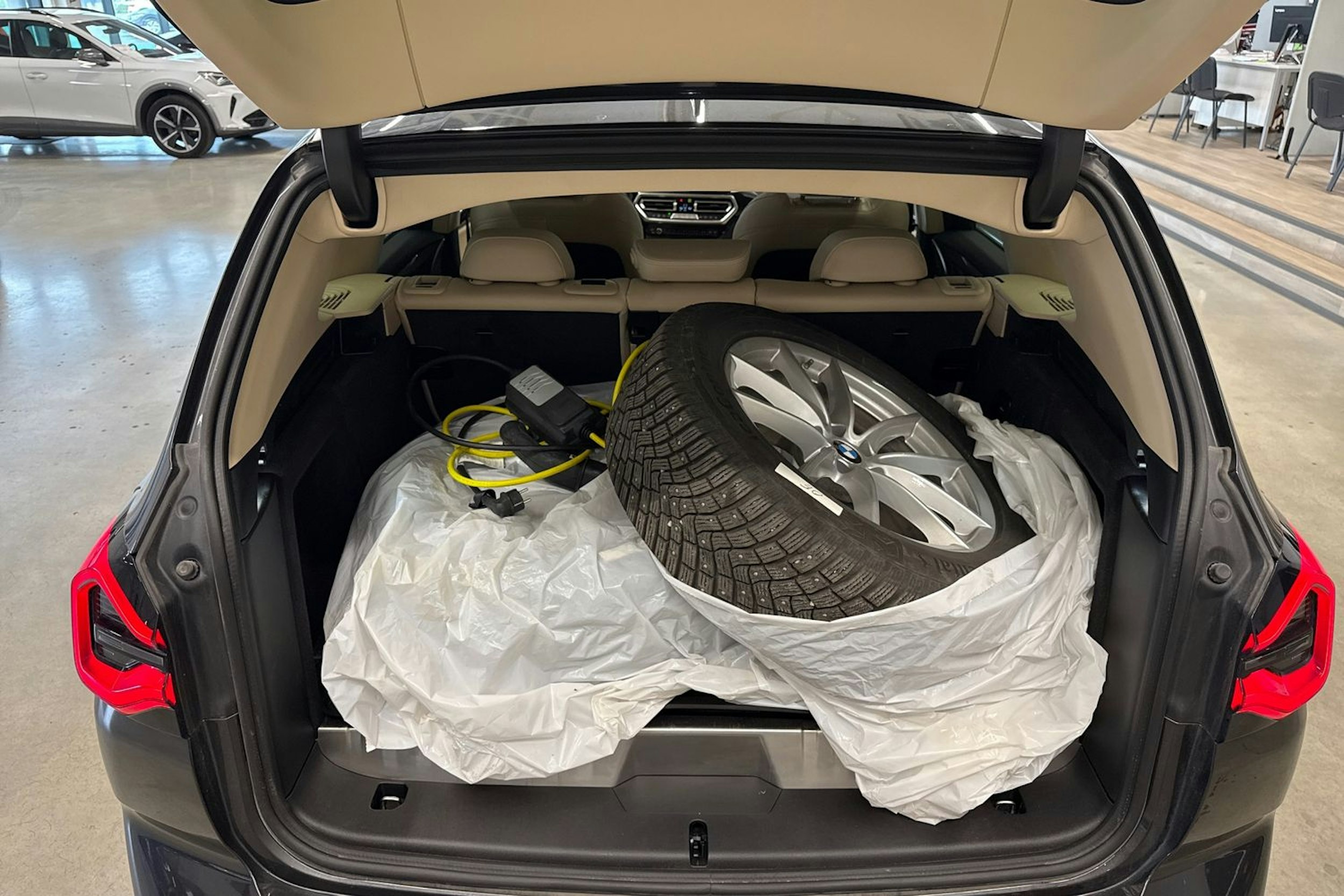 harmaa BMW X3 2023 kuva 25.