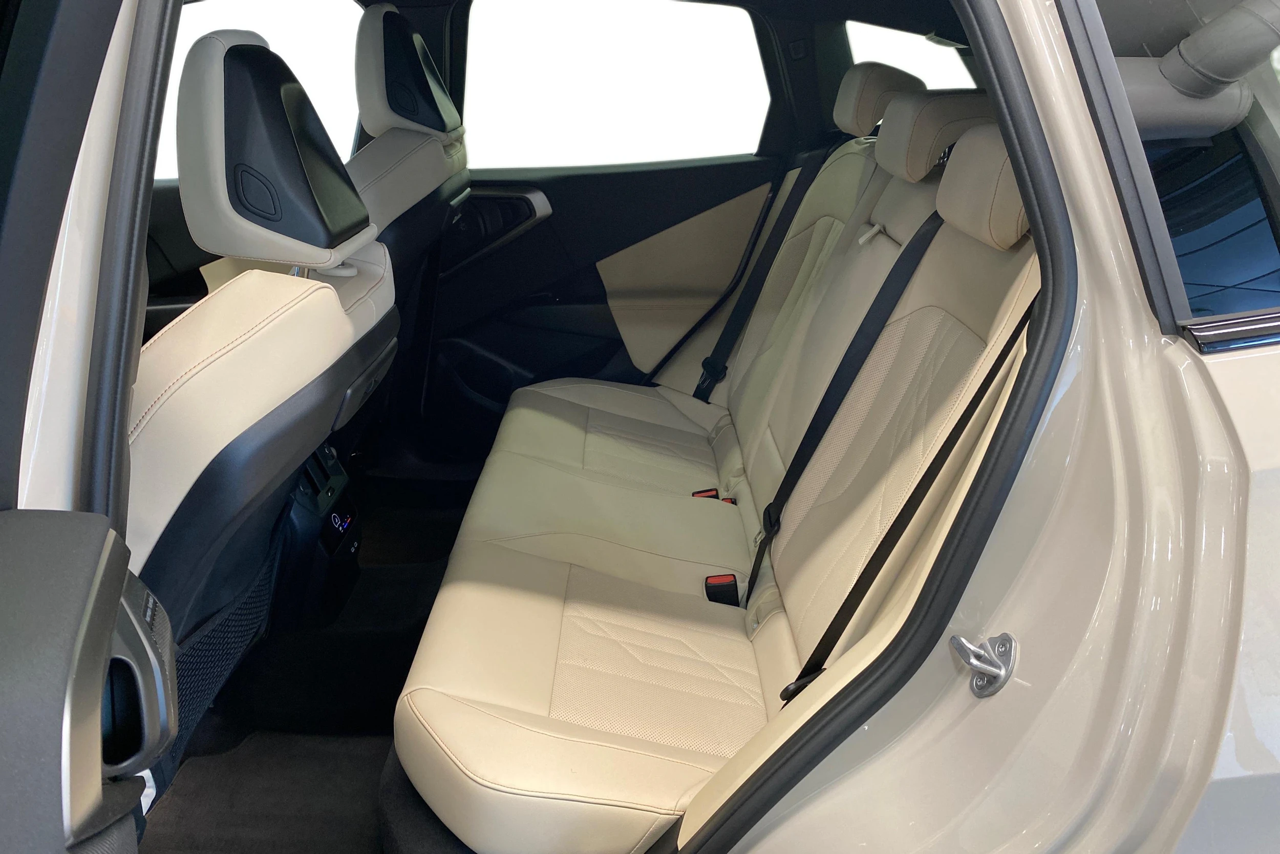 Harmaa BMW X3 2025 kuva 8.