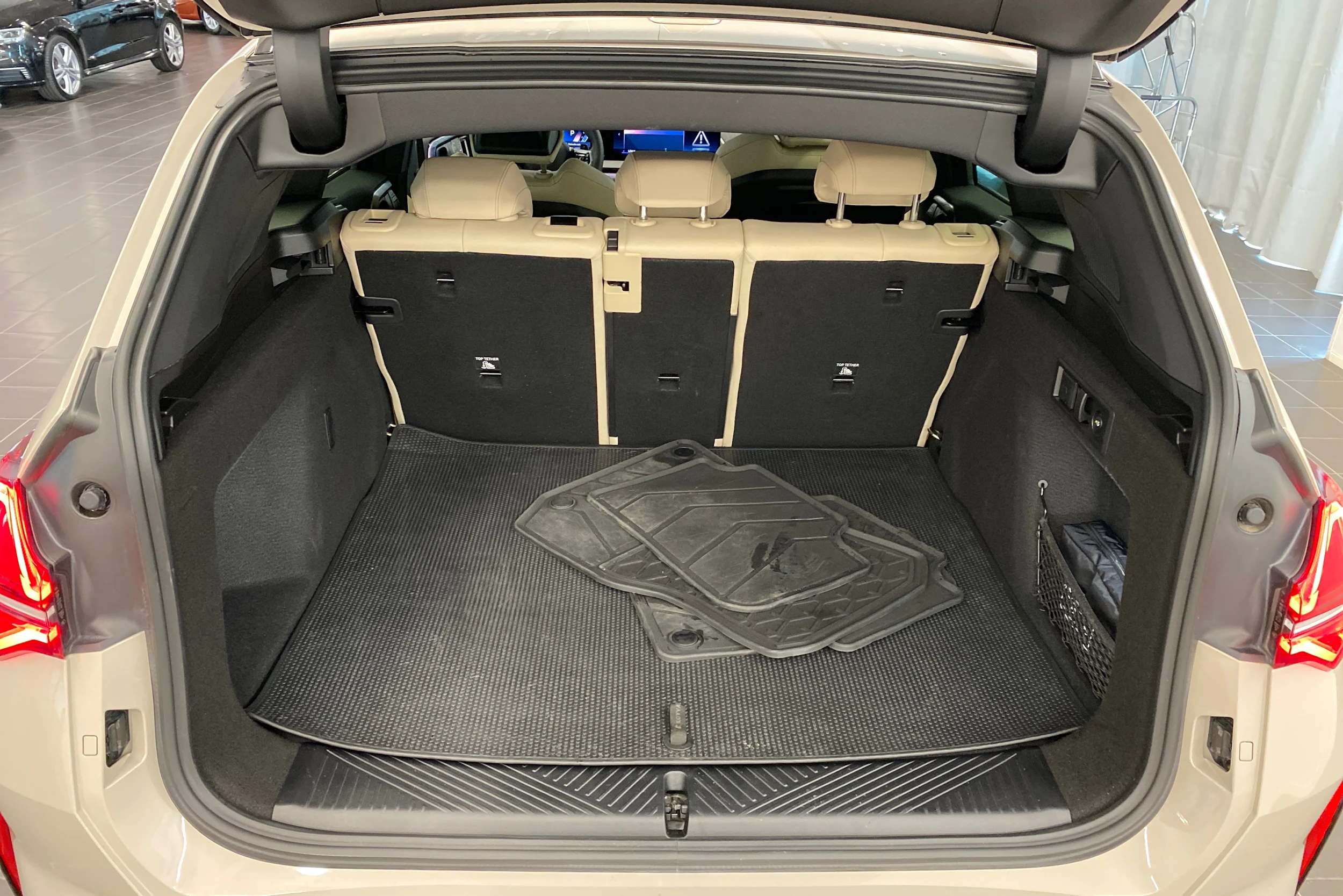 Harmaa BMW X3 2025 kuva 11.