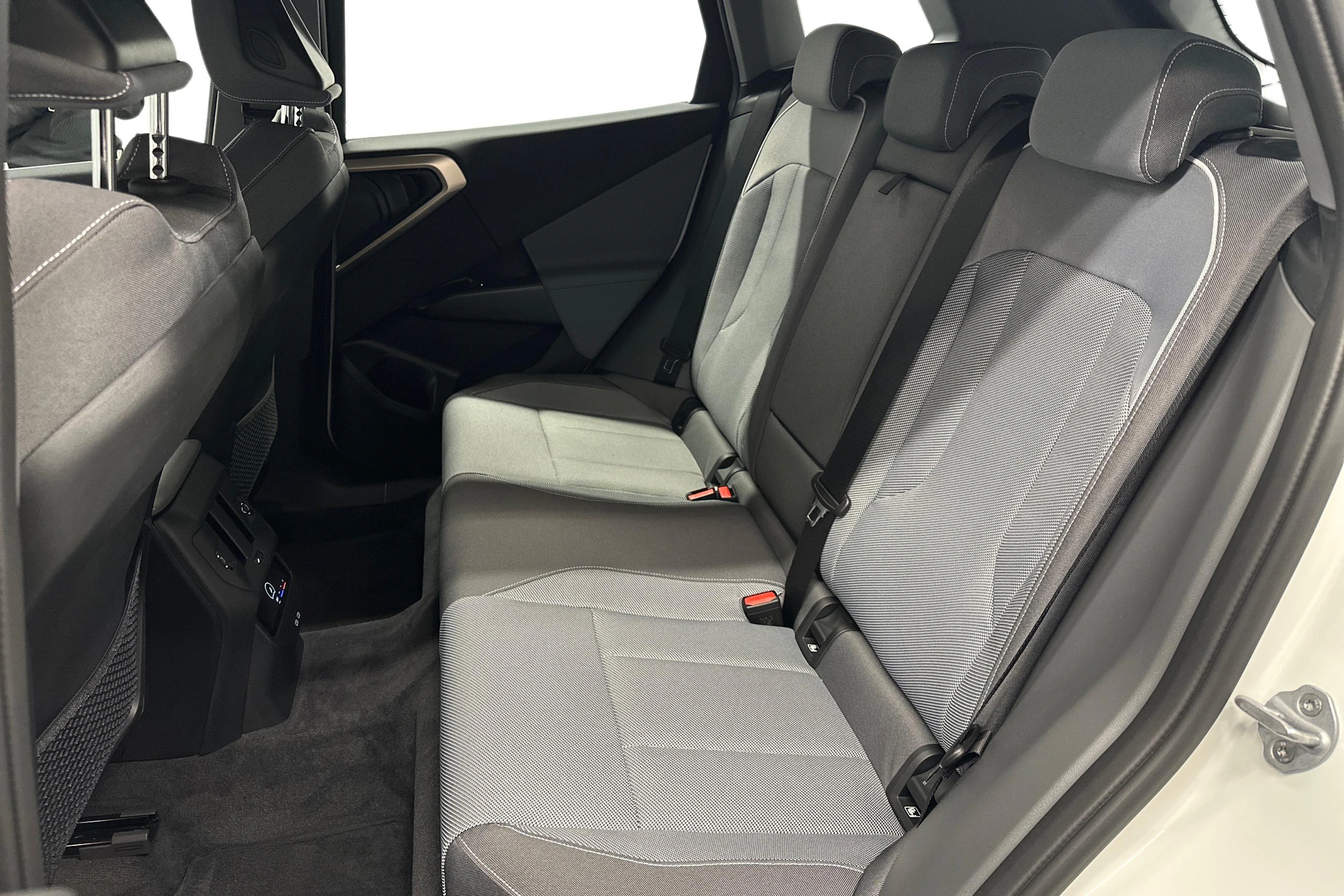 valkoinen BMW X3 2025 kuva 8.