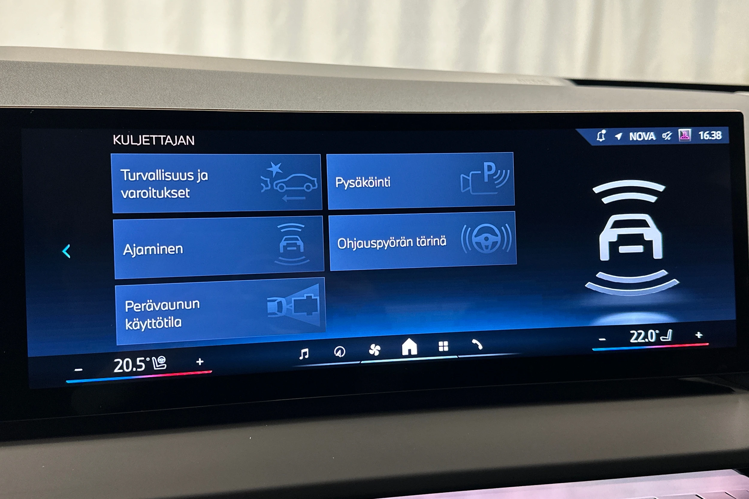 valkoinen BMW X3 2025 kuva 23.