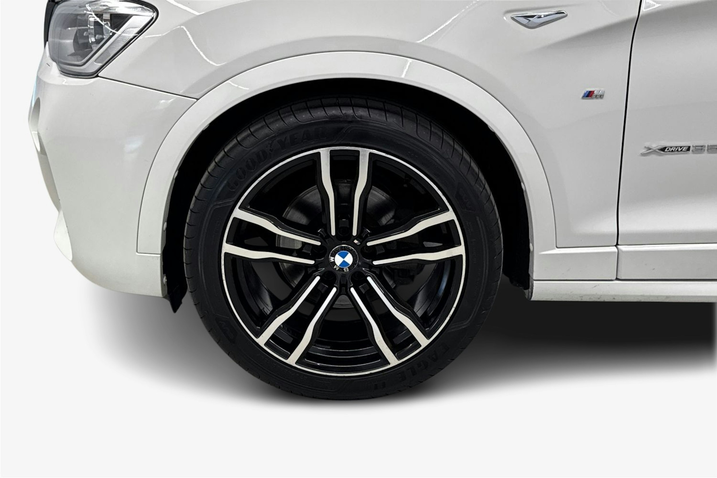 valkoinen BMW X4 2014 kuva 11.
