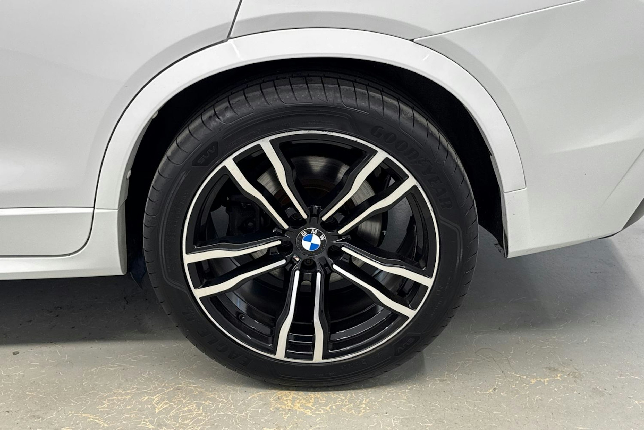 valkoinen BMW X4 2014 kuva 13.