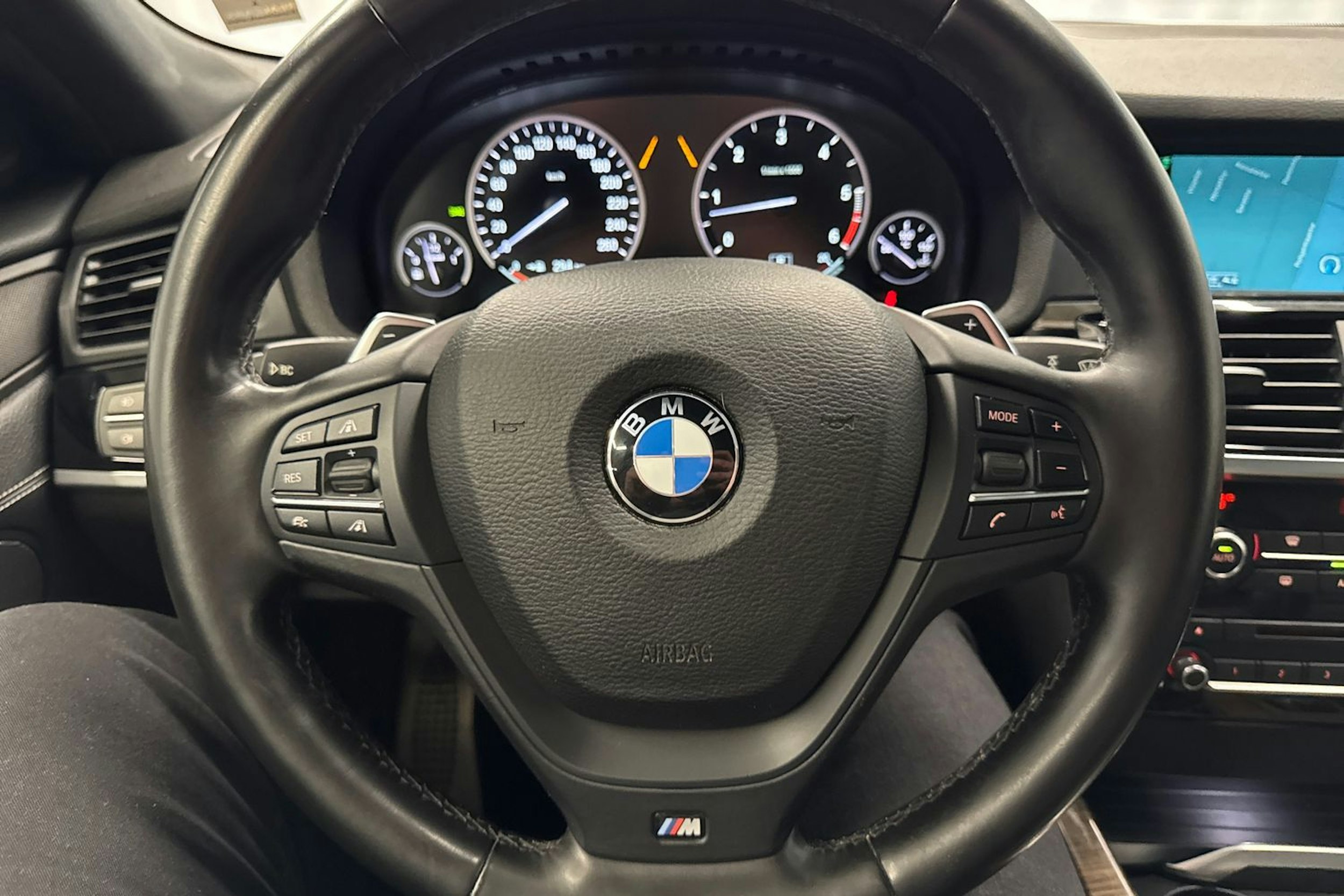 valkoinen BMW X4 2014 kuva 14.