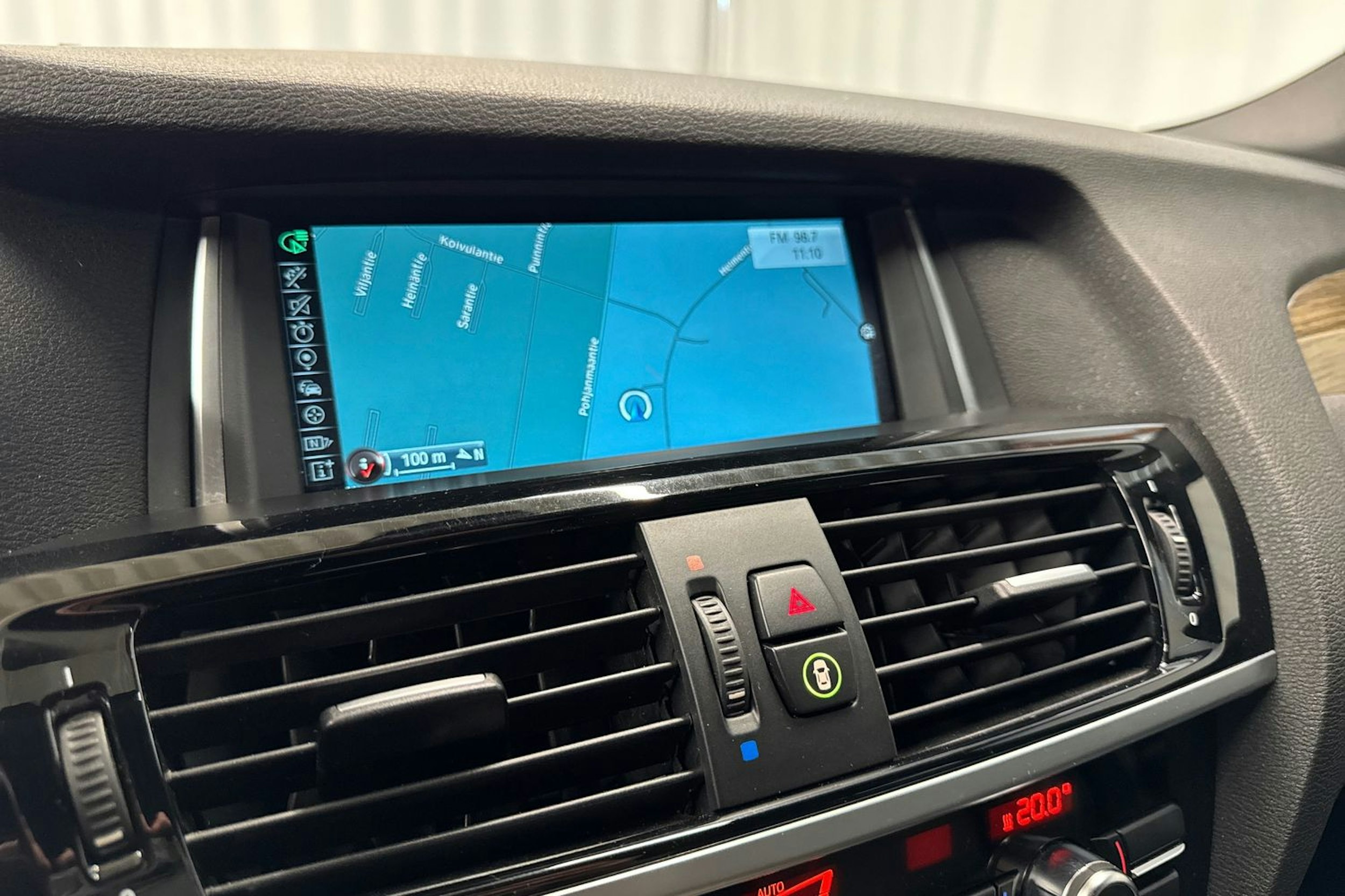valkoinen BMW X4 2014 kuva 17.