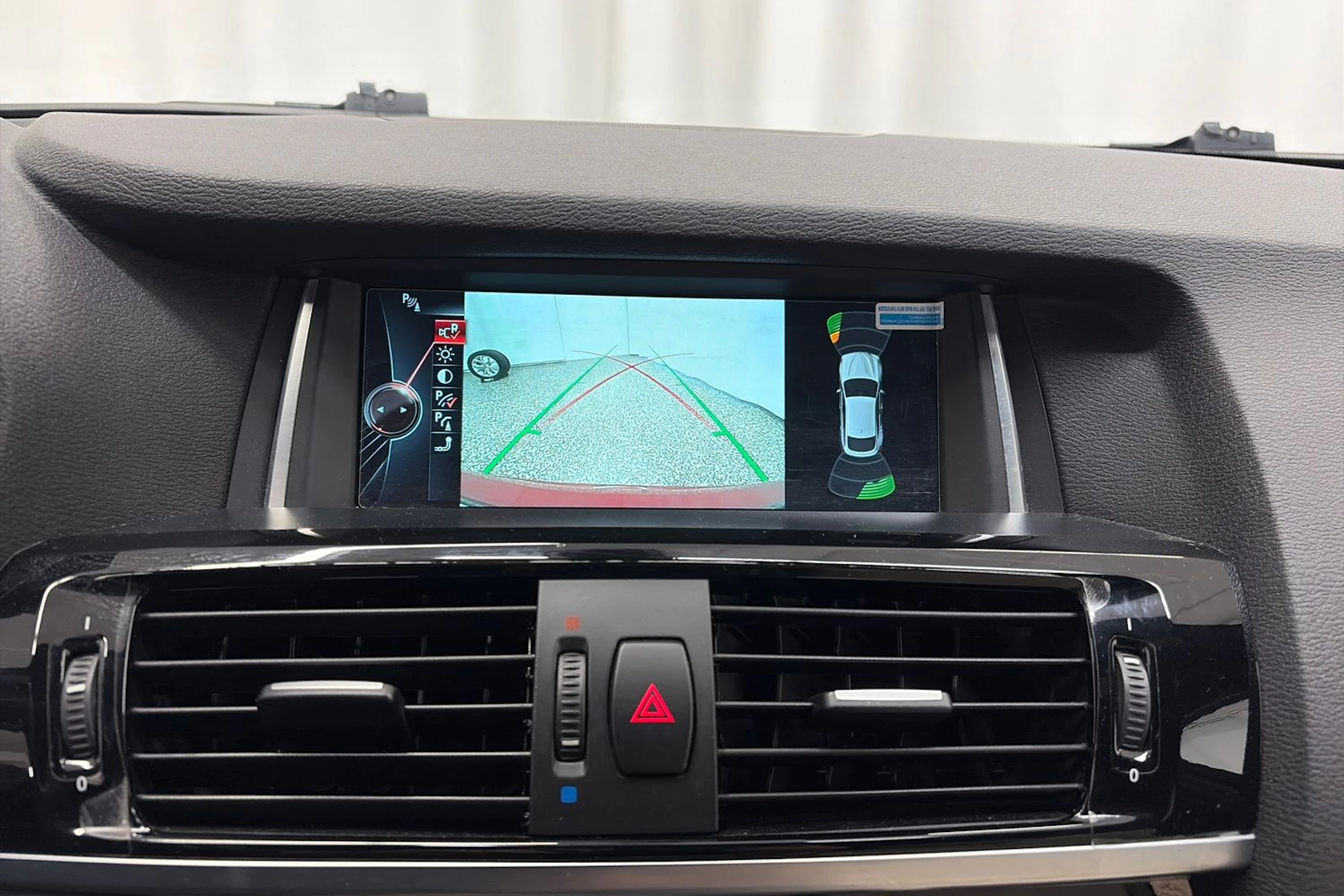 punainen BMW X4 2015 kuva 22.