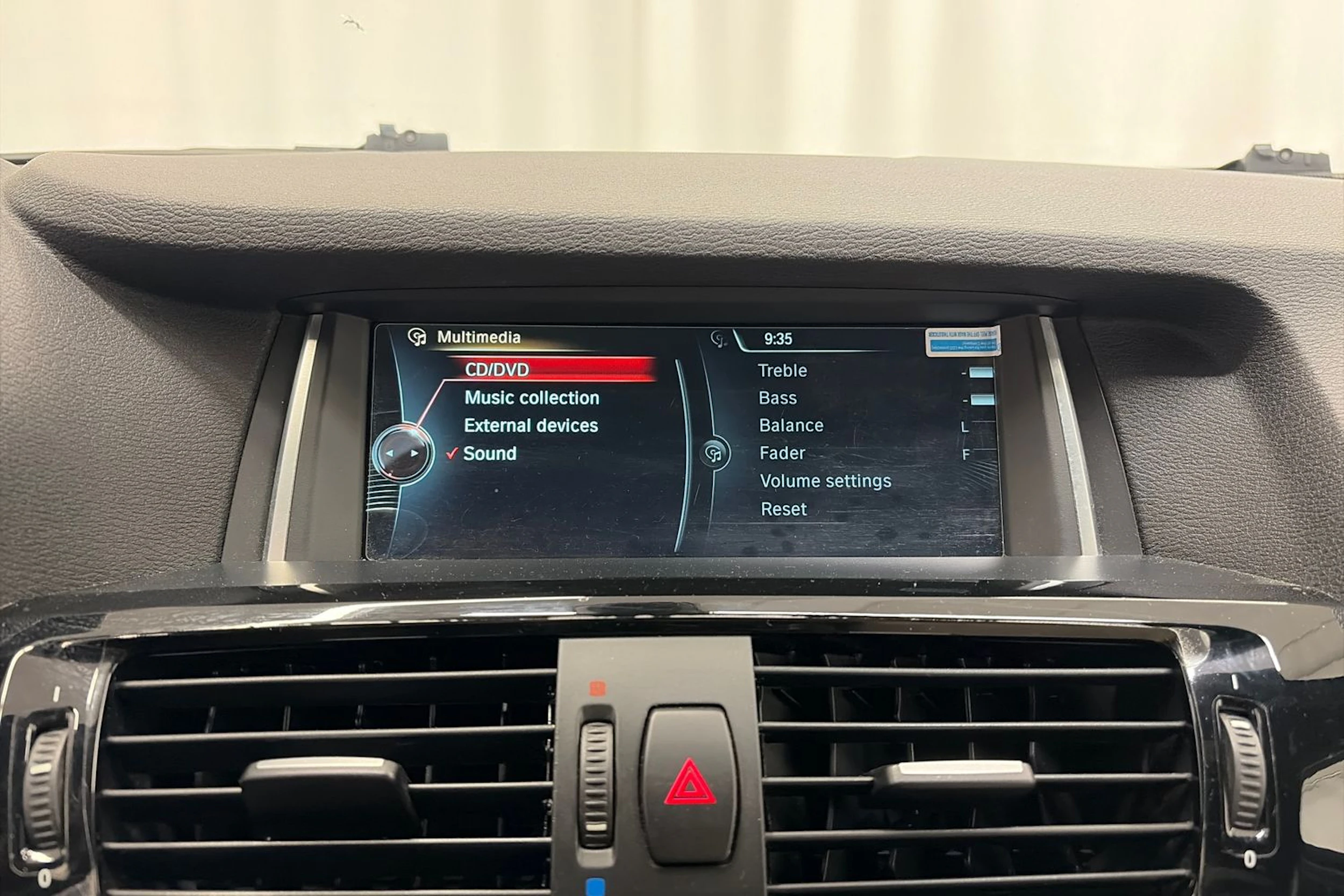 punainen BMW X4 2015 kuva 23.