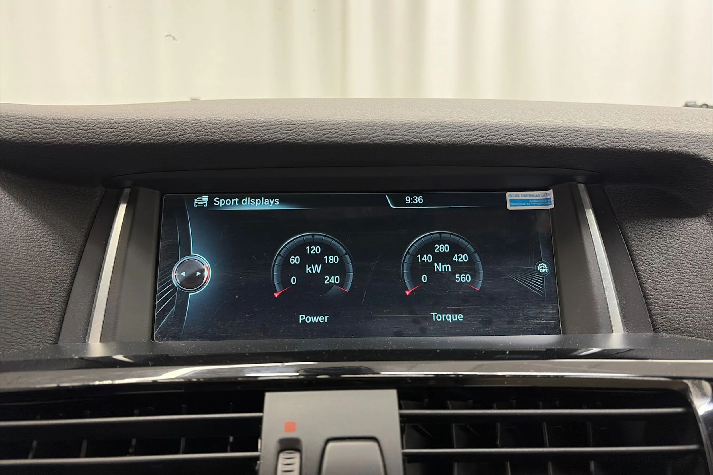 punainen BMW X4 2015 kuva 26.