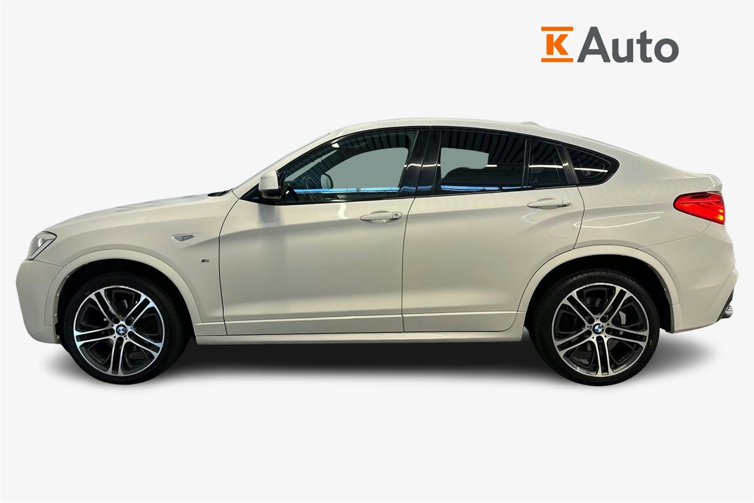 valkoinen BMW X4 2015 kuva 6.