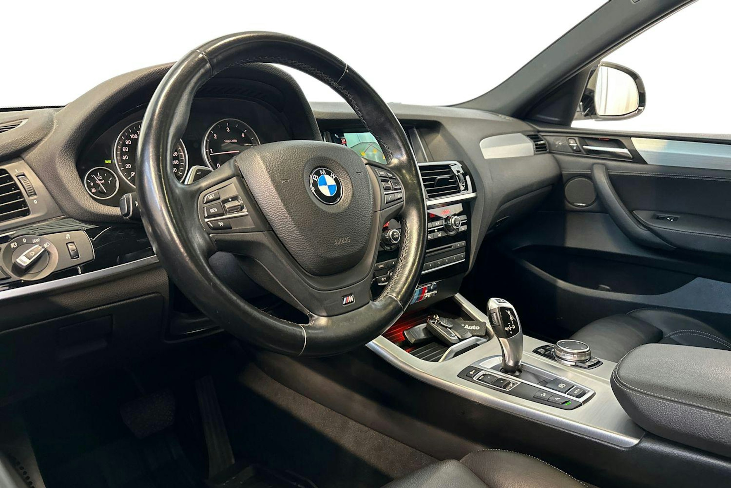 valkoinen BMW X4 2015 kuva 7.