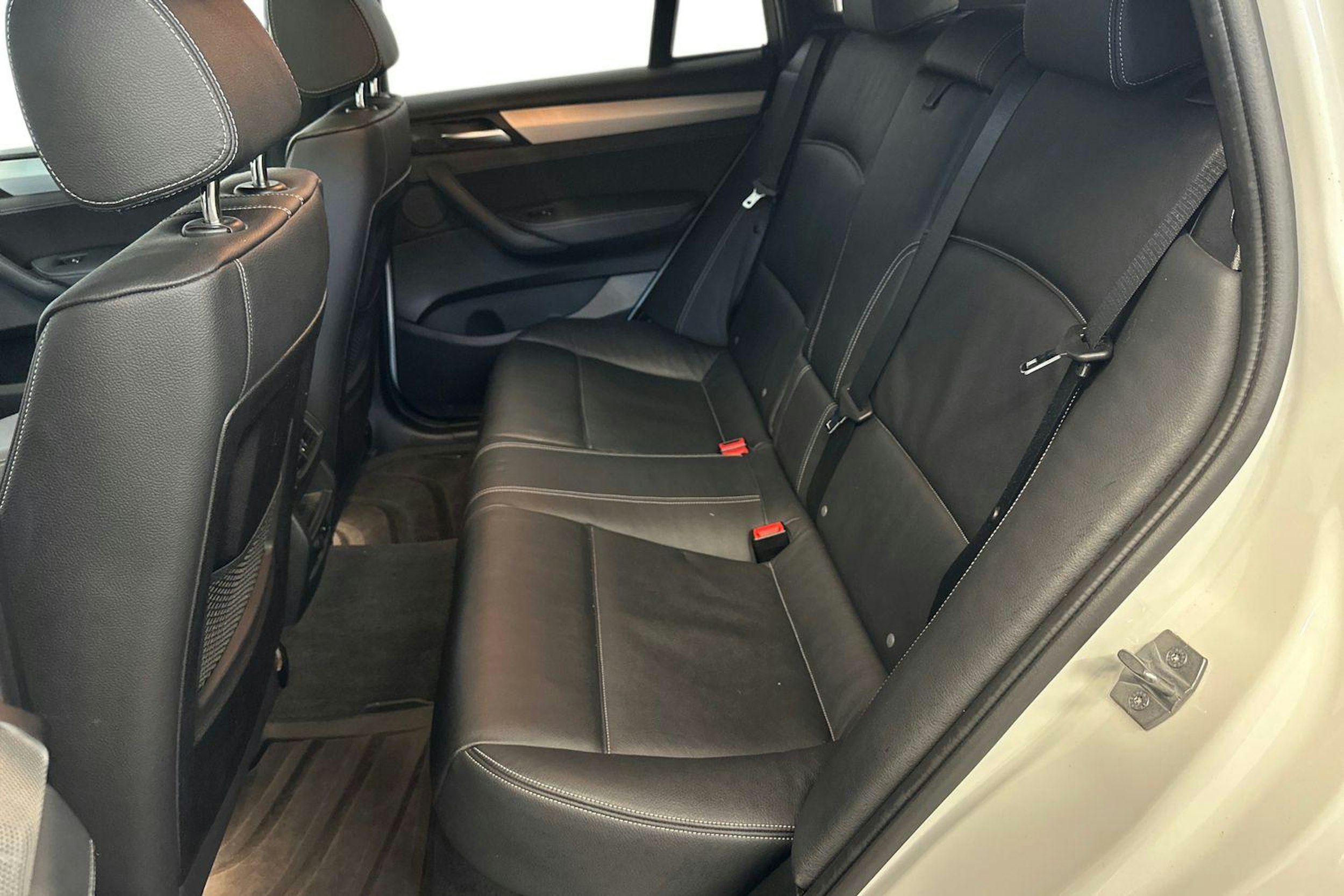 valkoinen BMW X4 2015 kuva 10.