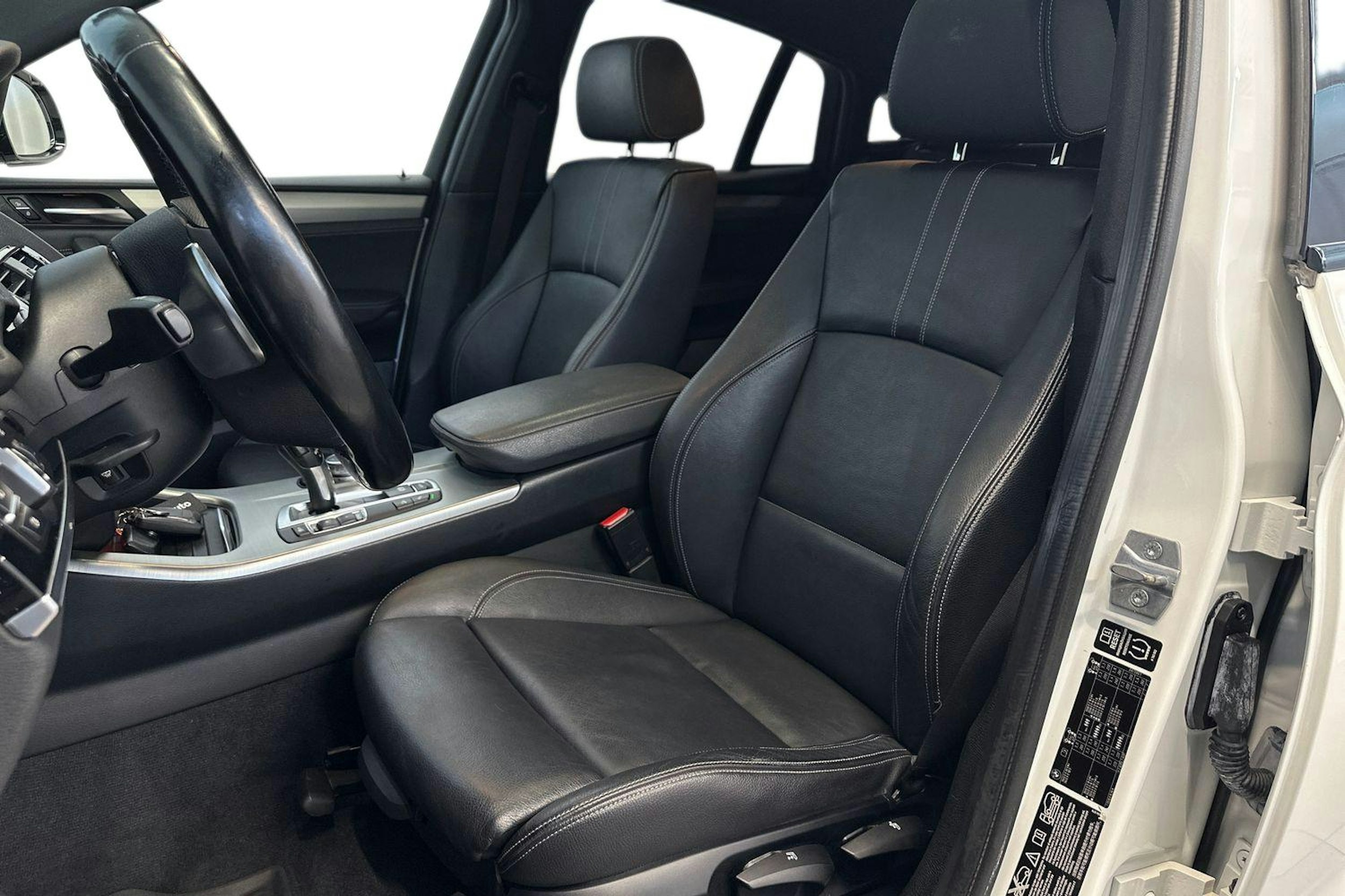 valkoinen BMW X4 2015 kuva 11.