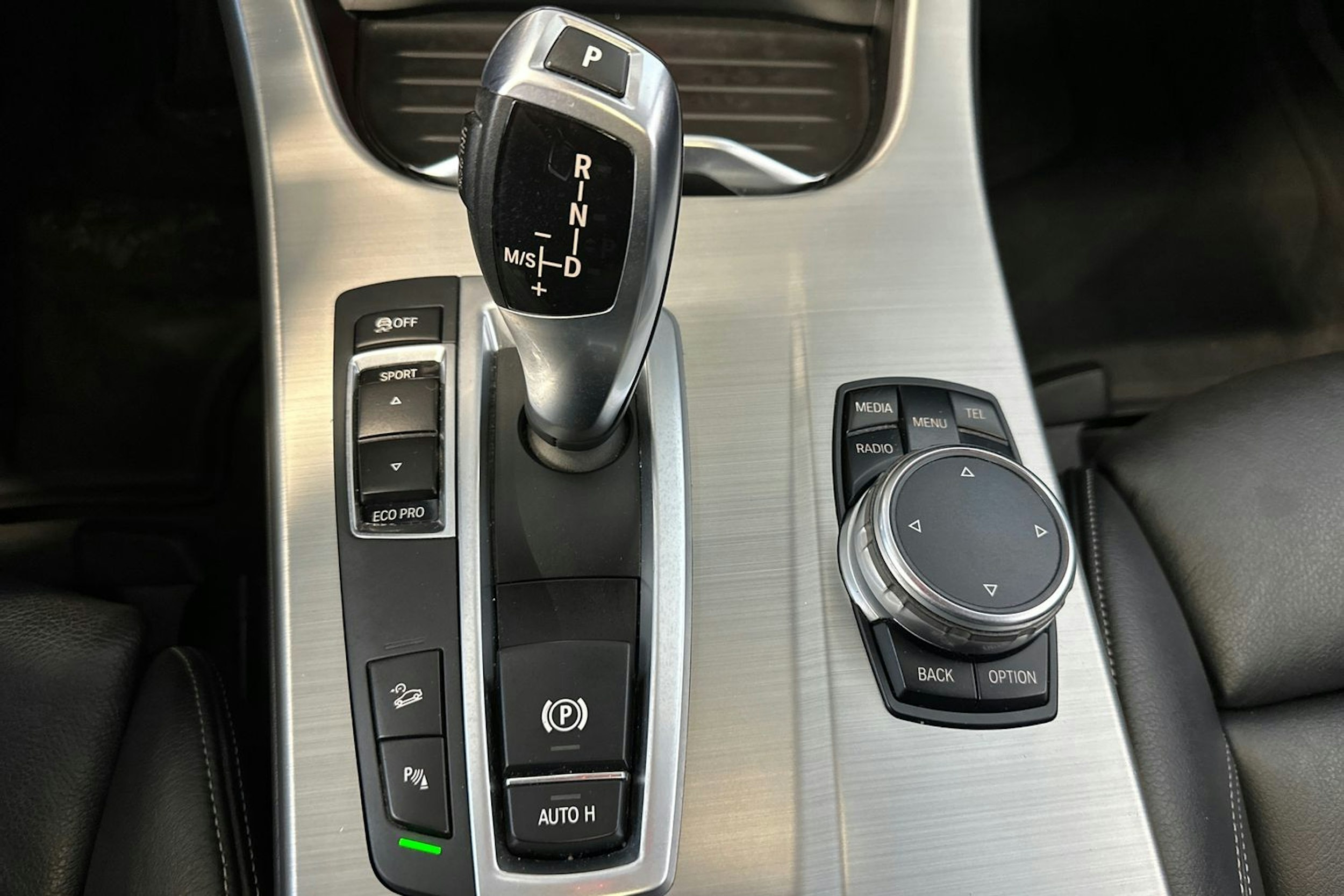 valkoinen BMW X4 2015 kuva 17.