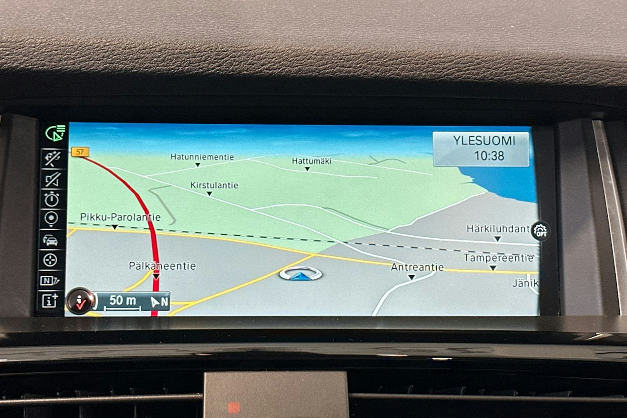 valkoinen BMW X4 2015 kuva 21.