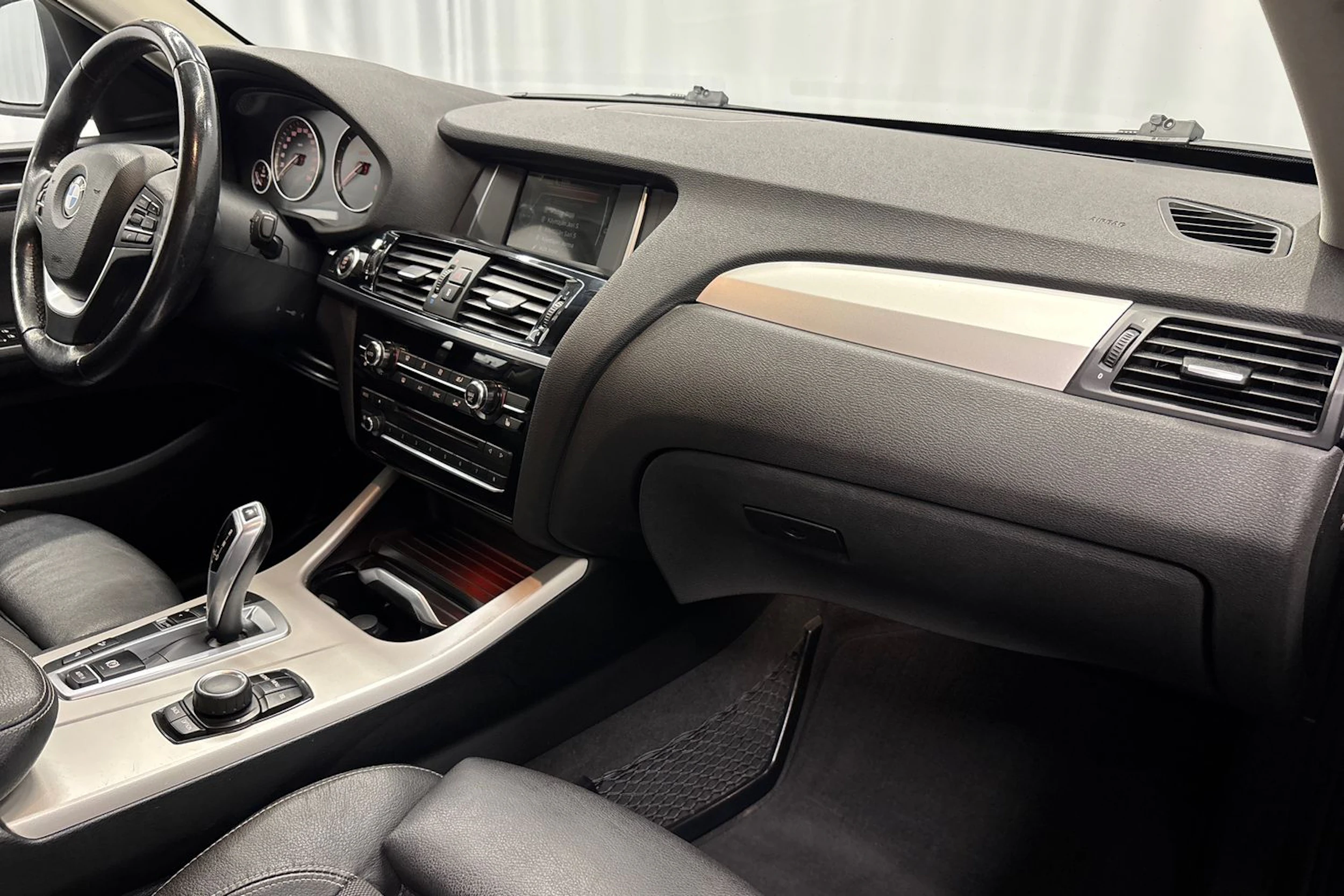 sininen BMW X4 2015 kuva 12.