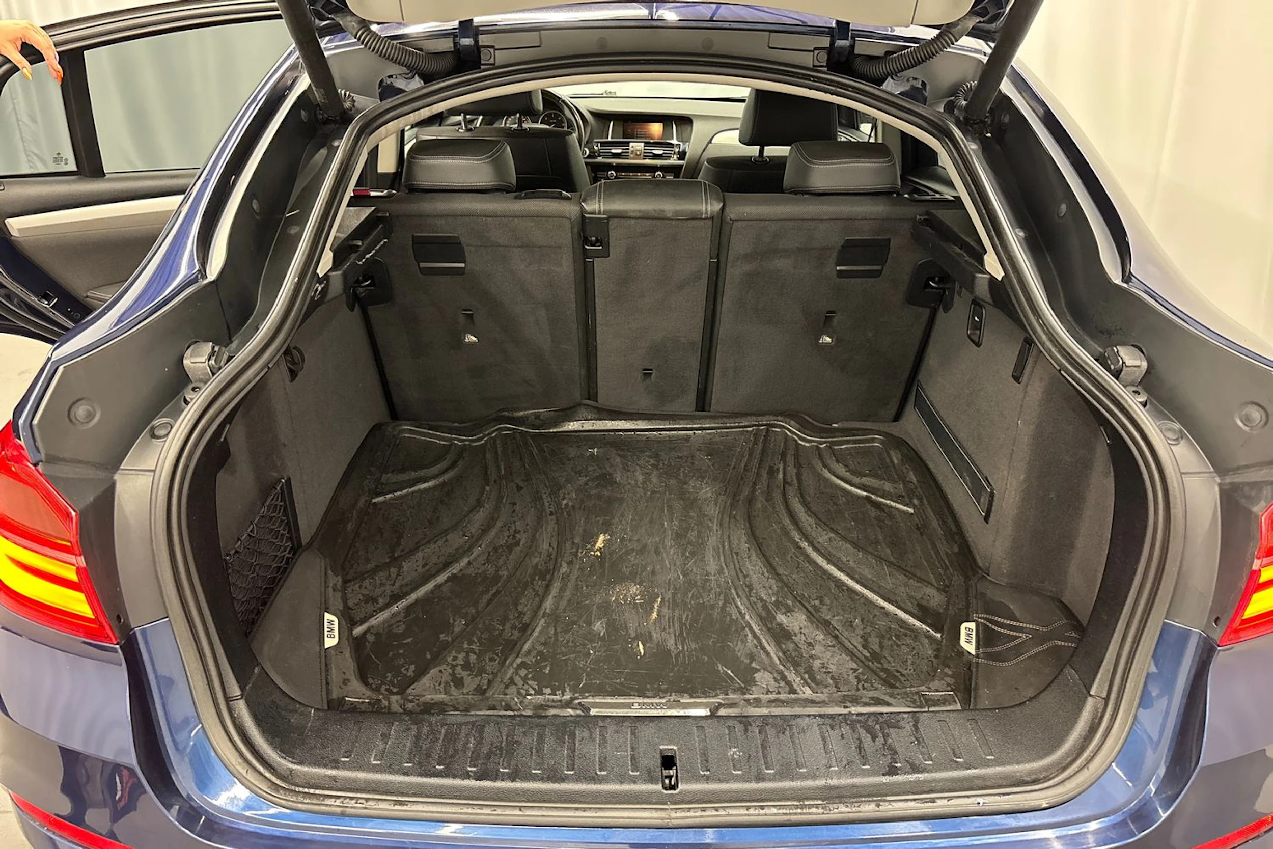sininen BMW X4 2015 kuva 13.