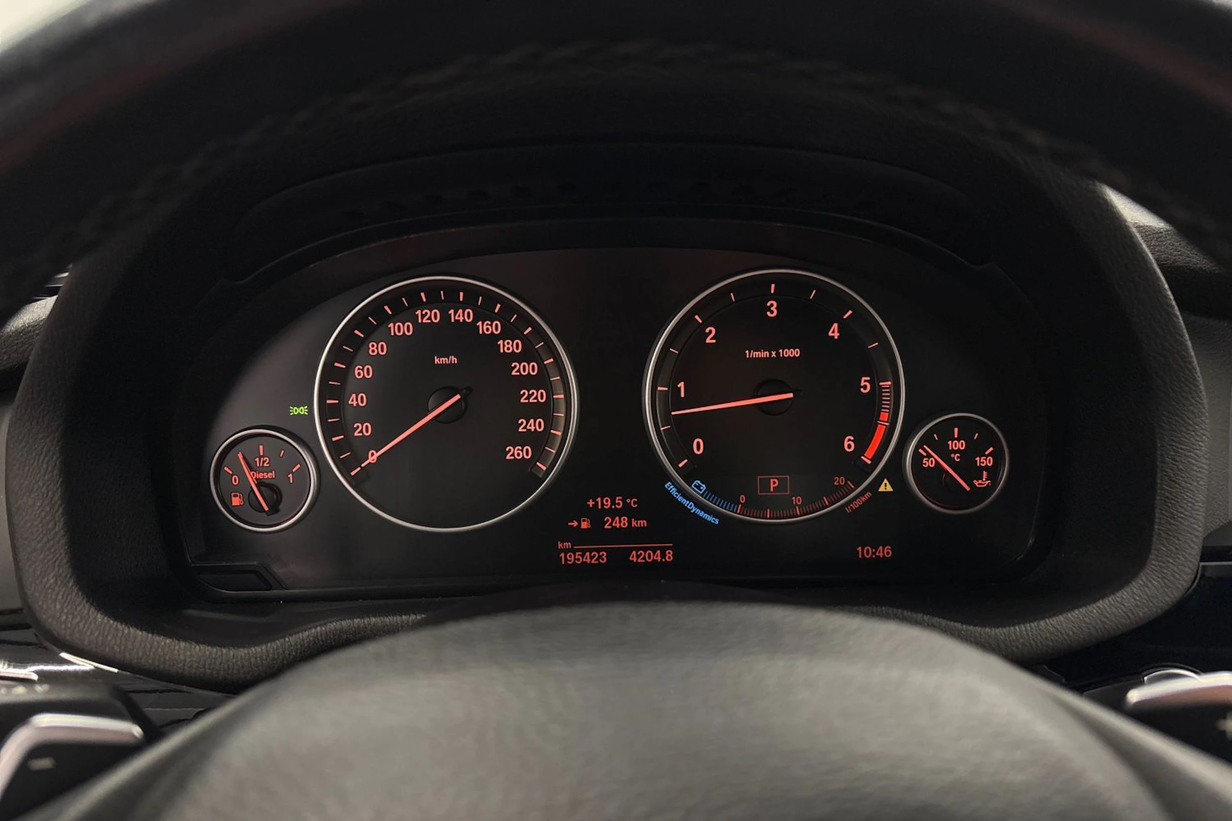 punainen BMW X4 2015 kuva 12.