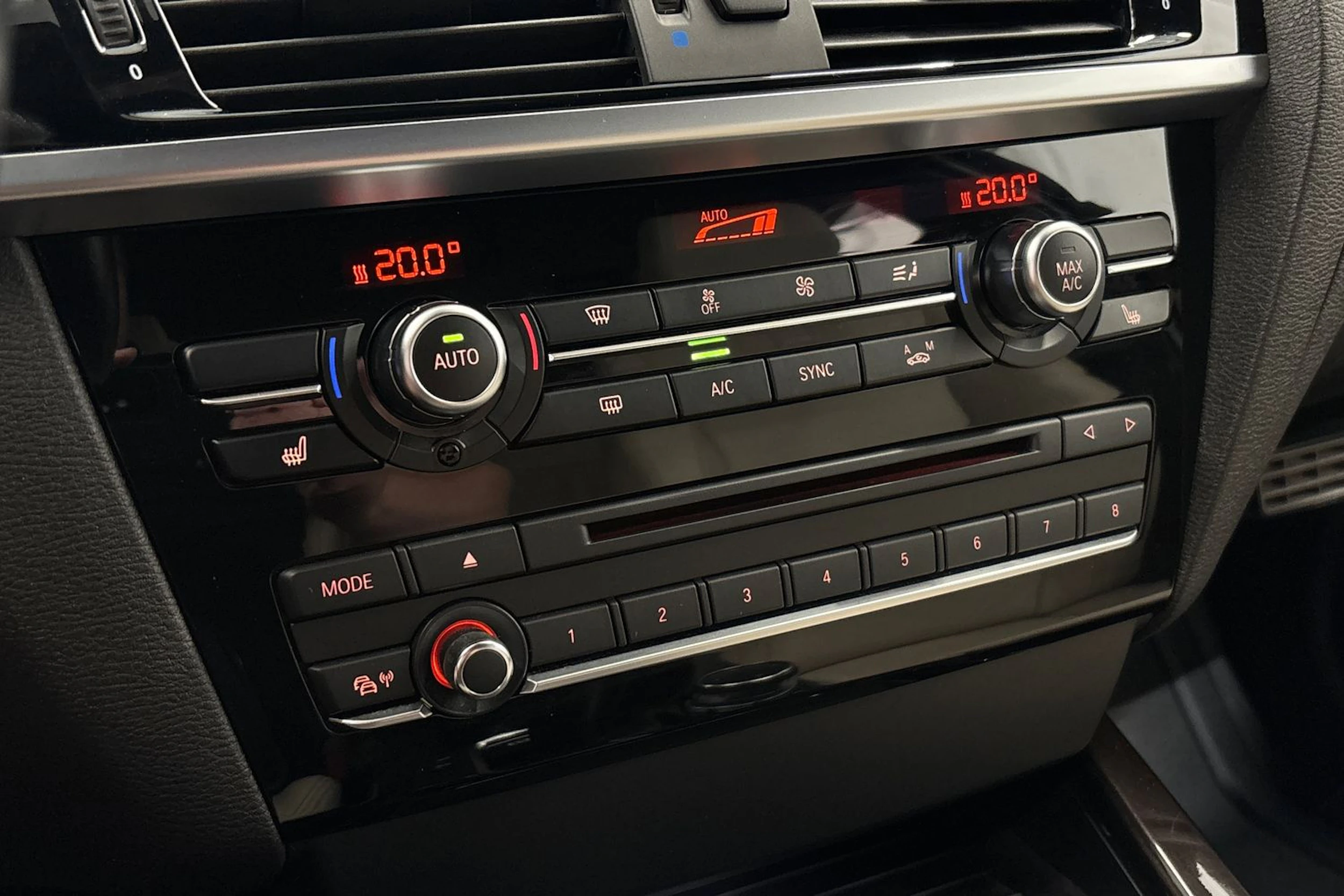 punainen BMW X4 2015 kuva 17.