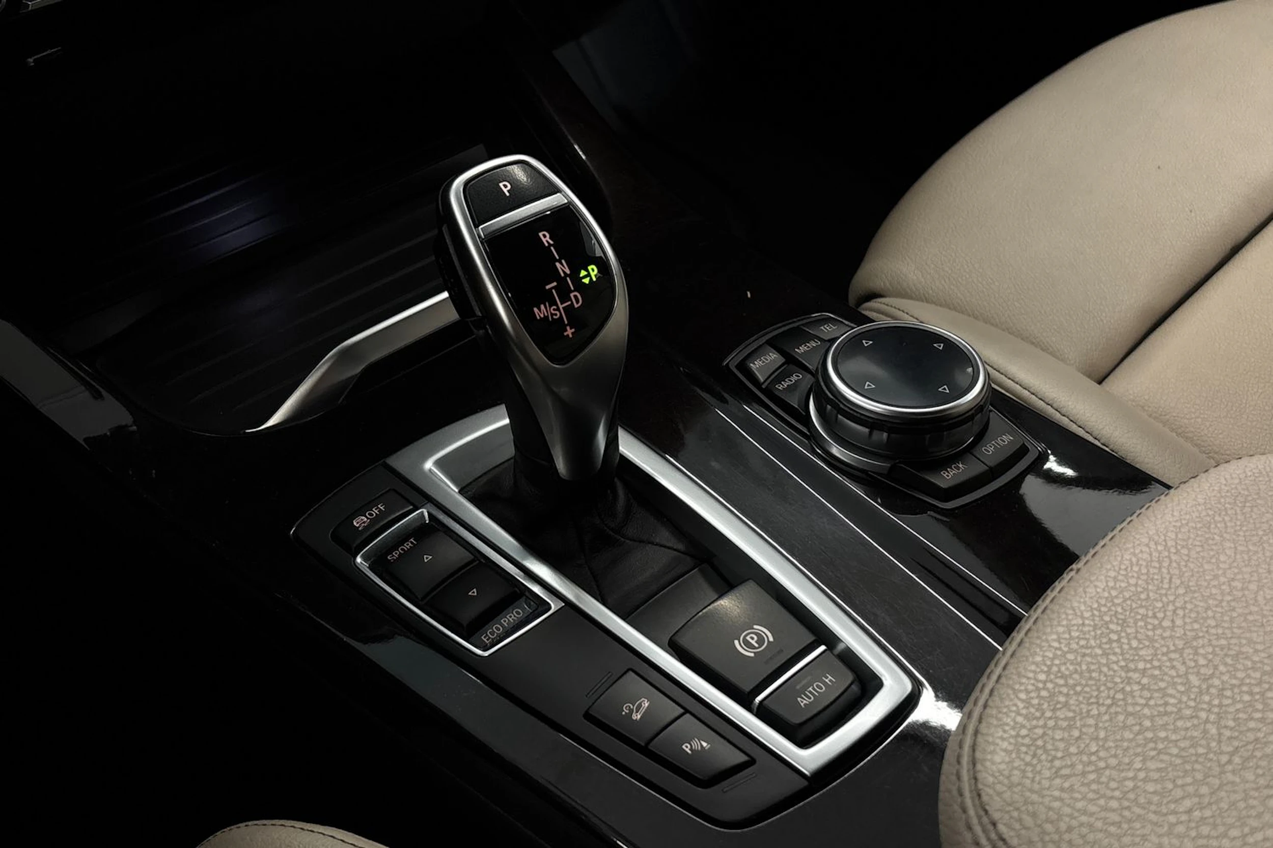 punainen BMW X4 2015 kuva 18.