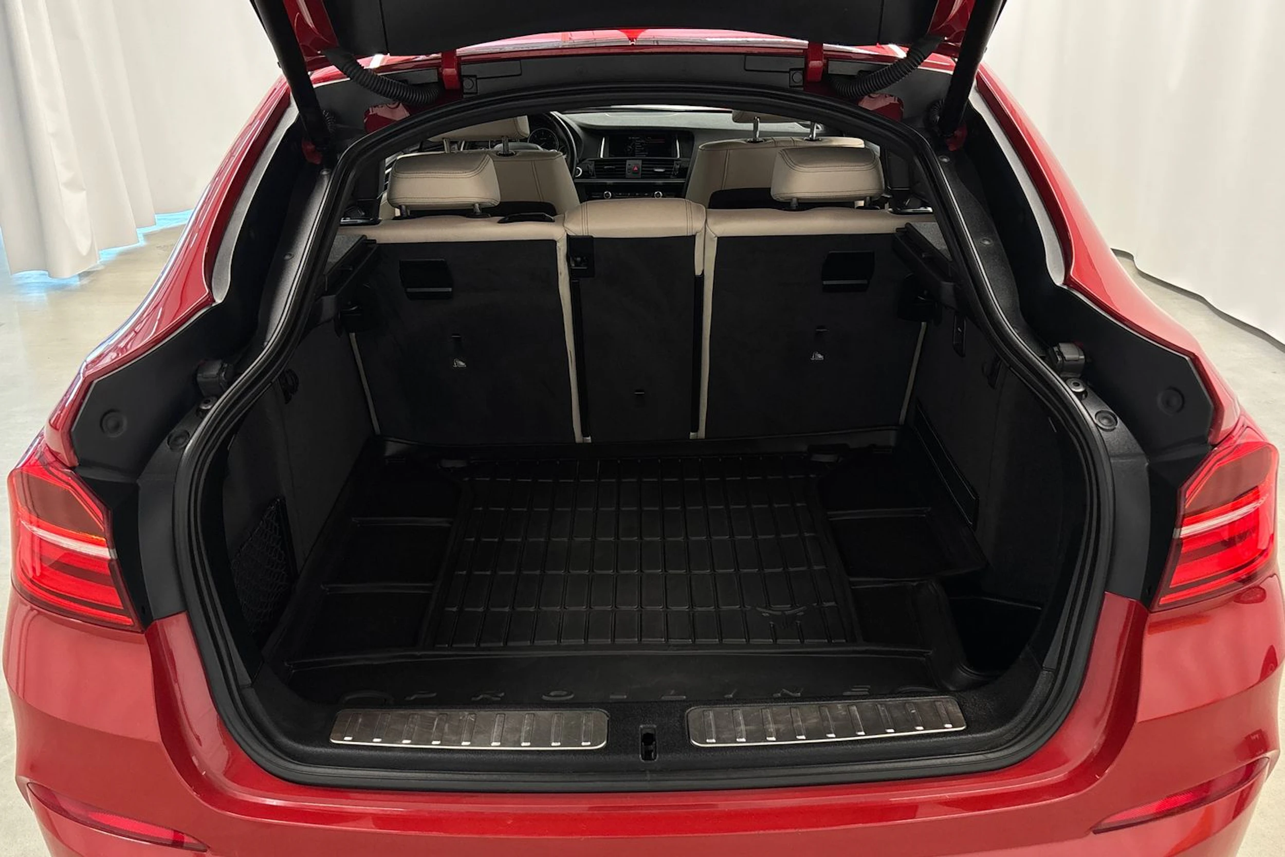 punainen BMW X4 2015 kuva 20.